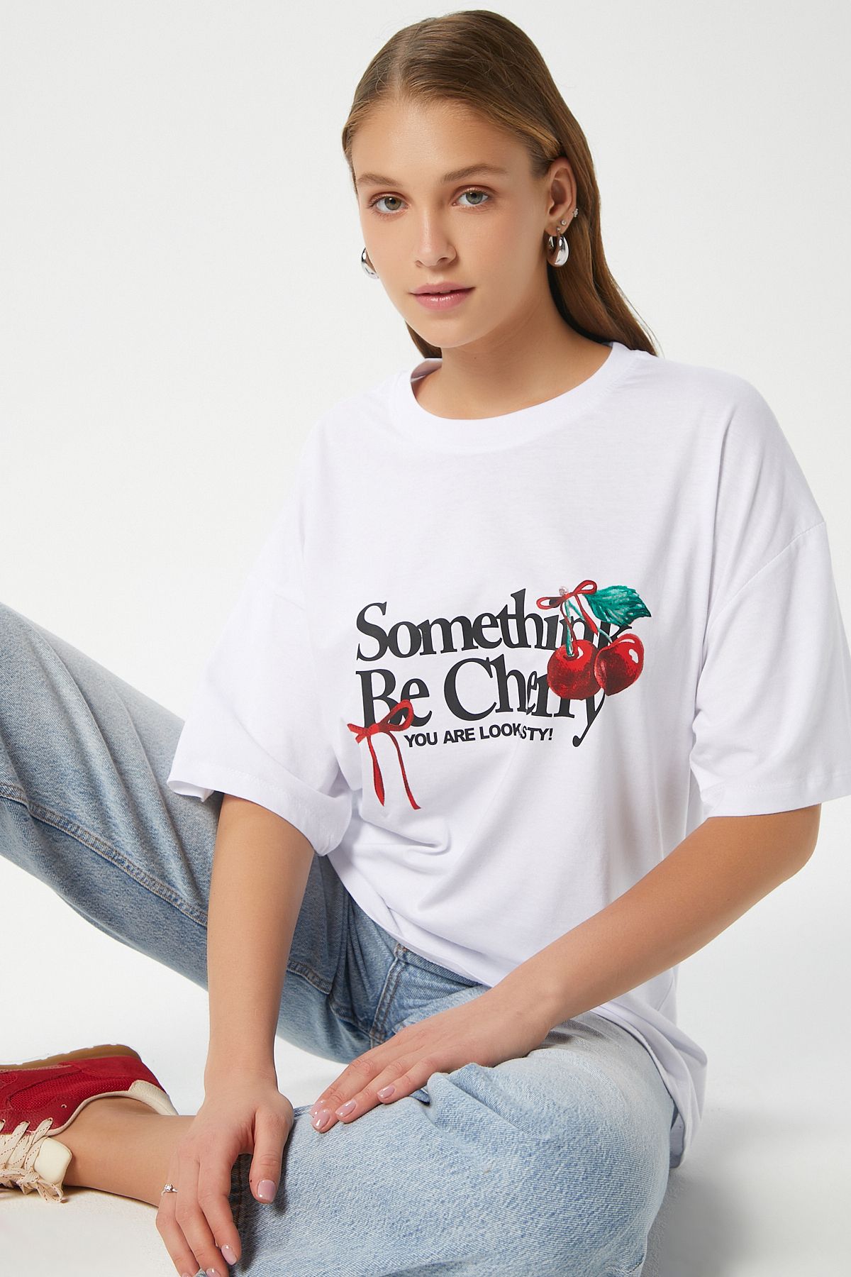 Ritnice Kadın Something Kiraz Baskılı Beyaz Oversize T-Shirt