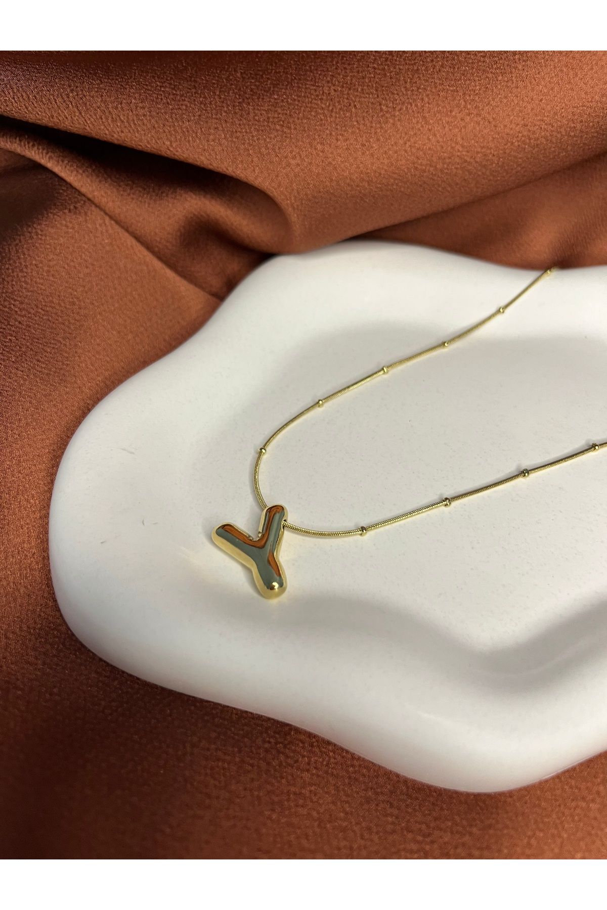 Fam&Co Jewelry Altın Renk Balon Harf Kolye – Y Harfi, Şık ve Minimal Tasarım