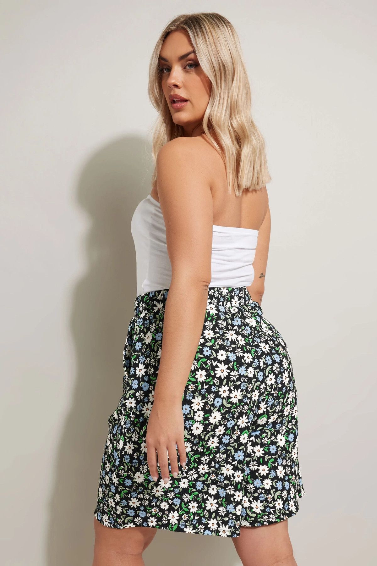 Stil Diva-Plus Size Elastic Waist Patterned Loose Cut Lycra Shorts with Pockets 145288 5