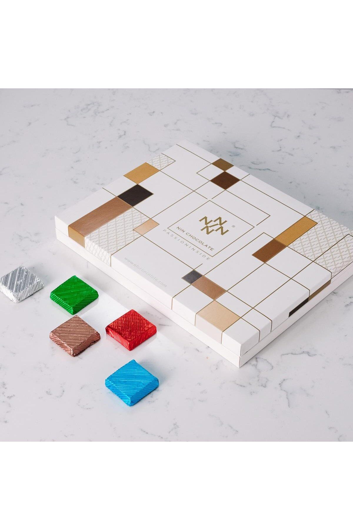 Nin Chocolate Nin Beyaz Kutu Lux İnce Kare Çikolata