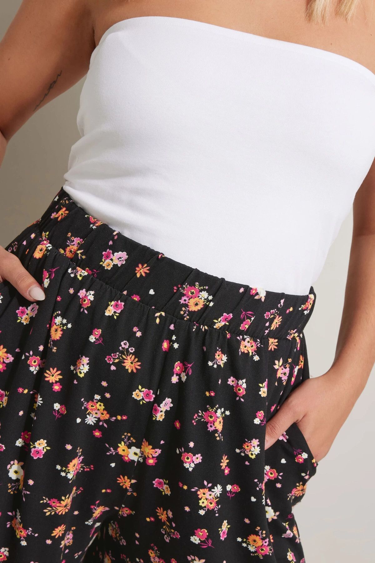 Stil Diva-Plus Size Elastic Waist Patterned Loose Cut Lycra Shorts with Pockets 145291 4