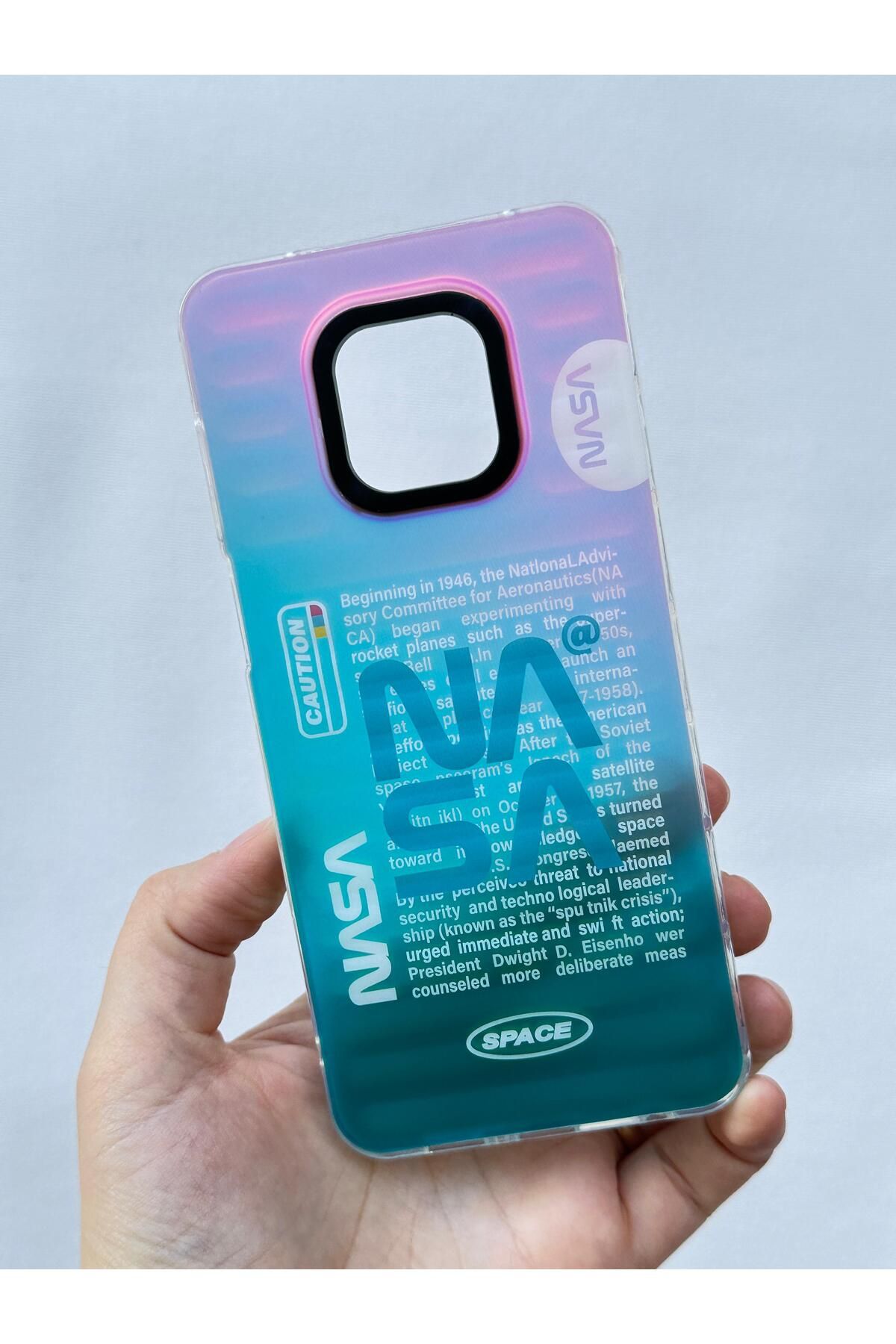 Vip Case RM NOTE 9 PRO Hologramlı Renk Değiştiren Kamera Çıkıntılı Trend Marka Tasarım Label Kılıf