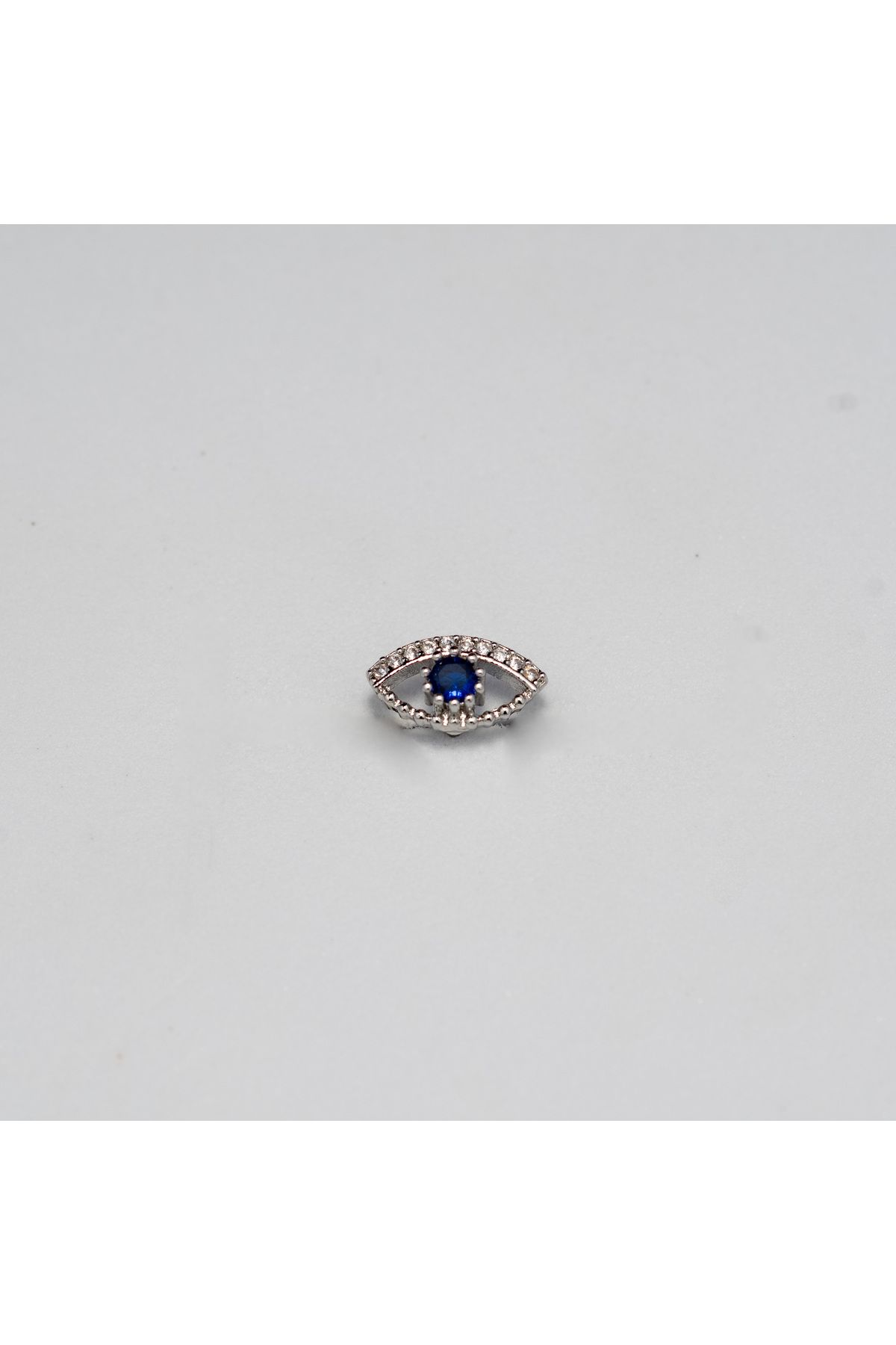Piercing by Sever GÖZ BEBEĞİ LACİVERT NAZAR ÇELİK PIERCING… GÜMÜŞ RENKLİ ve ŞEFFAF TAŞLI (TARGUS HELIX CONCH FLAT)