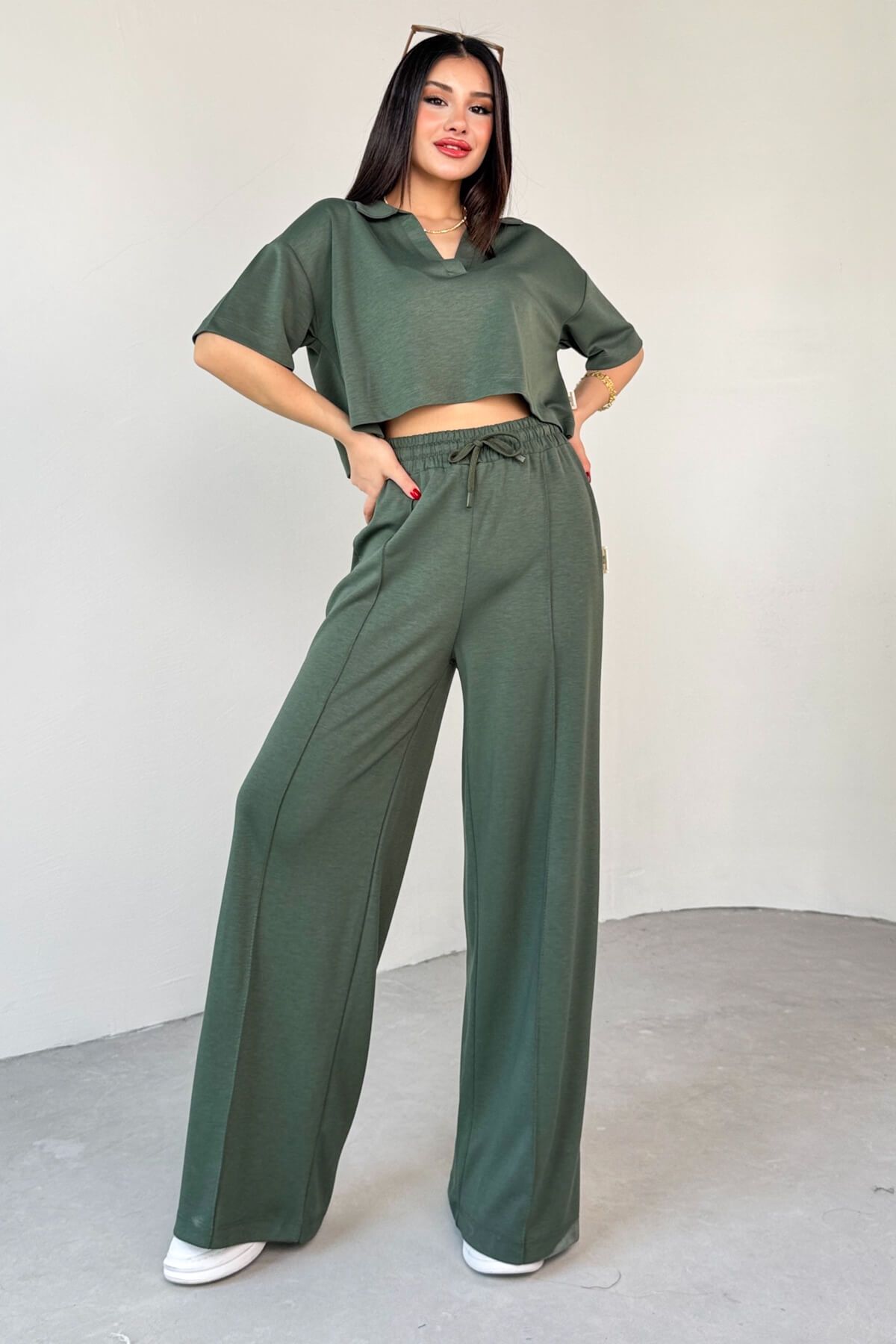 Cappmoda TKM-1112 Haki Modal Kumaş Polo V Yaka Bluz Bel Lastikli Palazzo Alt İkili Takım