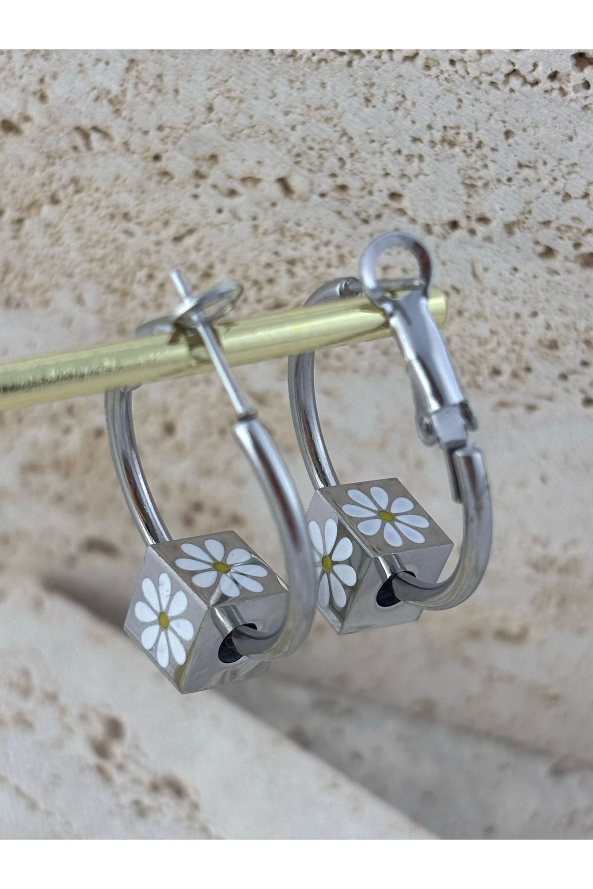 EleganceEssence Papatya Charm Halka Paslanmaz Çelik Küpe