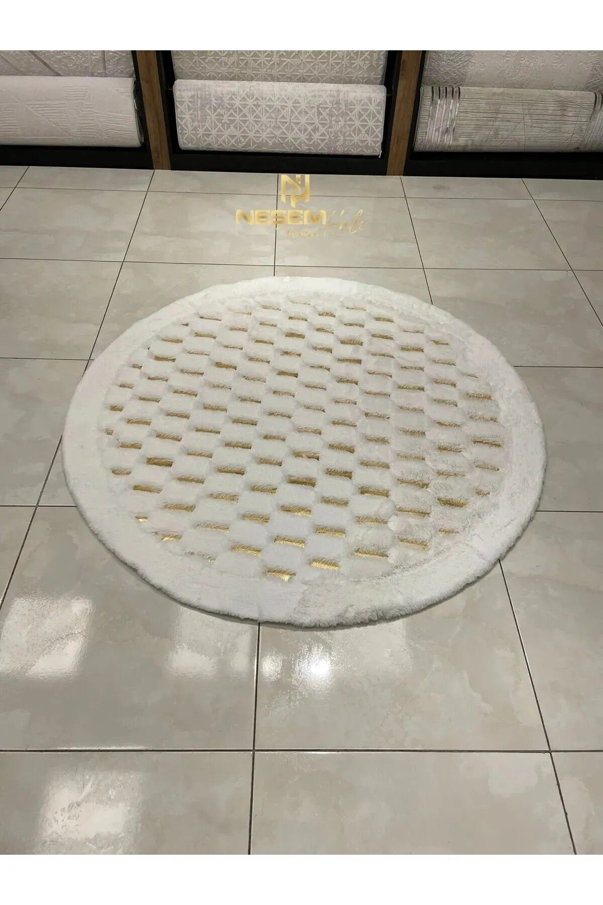 Bienna NEŞEM HALI Beyaz peluş varaklı özel tasarım deri halı.