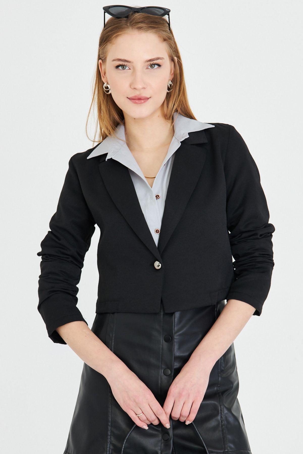 armonika Kadın Siyah Tek Düğmeli Crop Ceket ARM-23Y001064