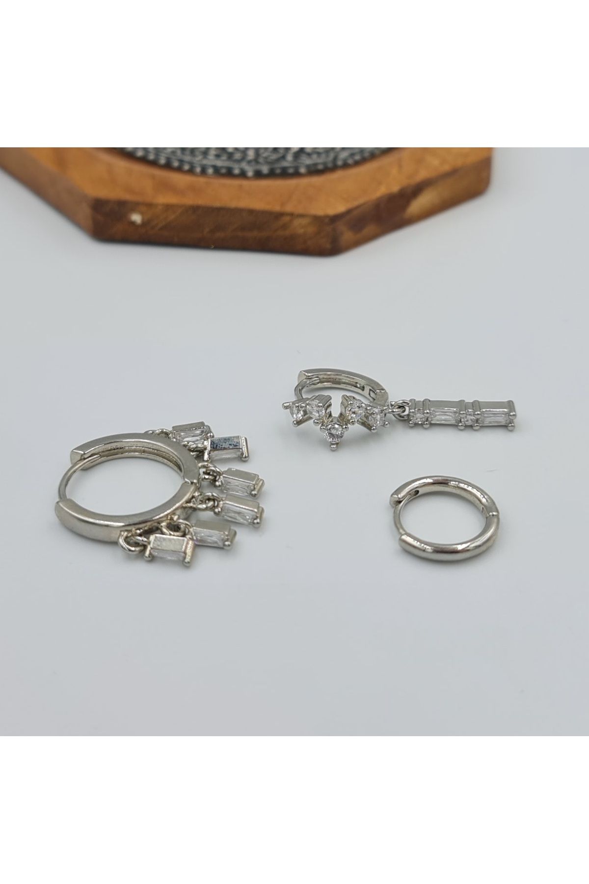SE Jewellery Collection Selin Ersoy Üçlü Baget ve Zirkon Taş Detaylı Gümüş Renk Xuping Küpe Seti