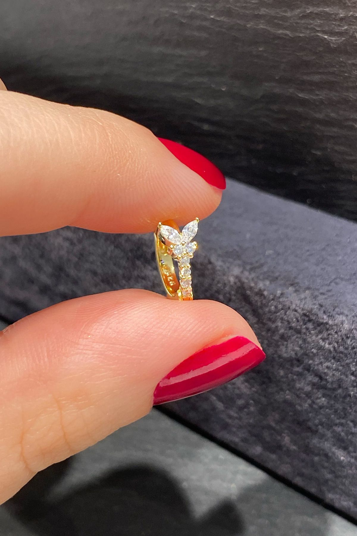 La femme by begum Mini Dört Taş Ve Tek Kelebek Gold Gümüş Halka Piercing,helix,tragus, Kıkırdak Küpesi