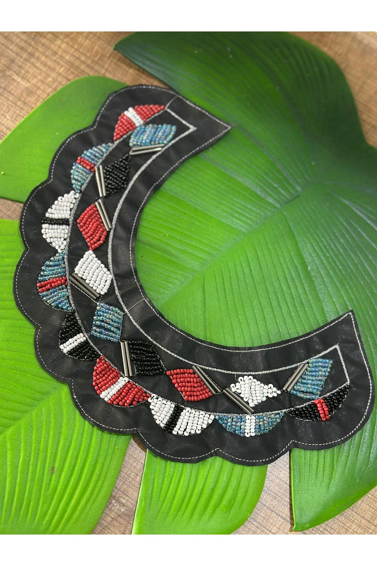 Gönülden Tasarım DERİ BONCUK İŞLEME RENKLİ YAKA DİKİŞ GİYİM AKSESUARI 24X10 CM