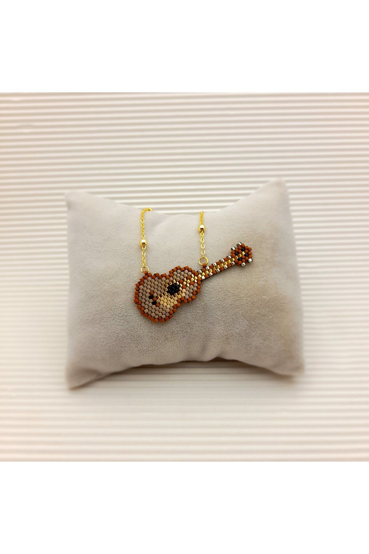 Tiara Miyuki Miyuki Gitar Kolye