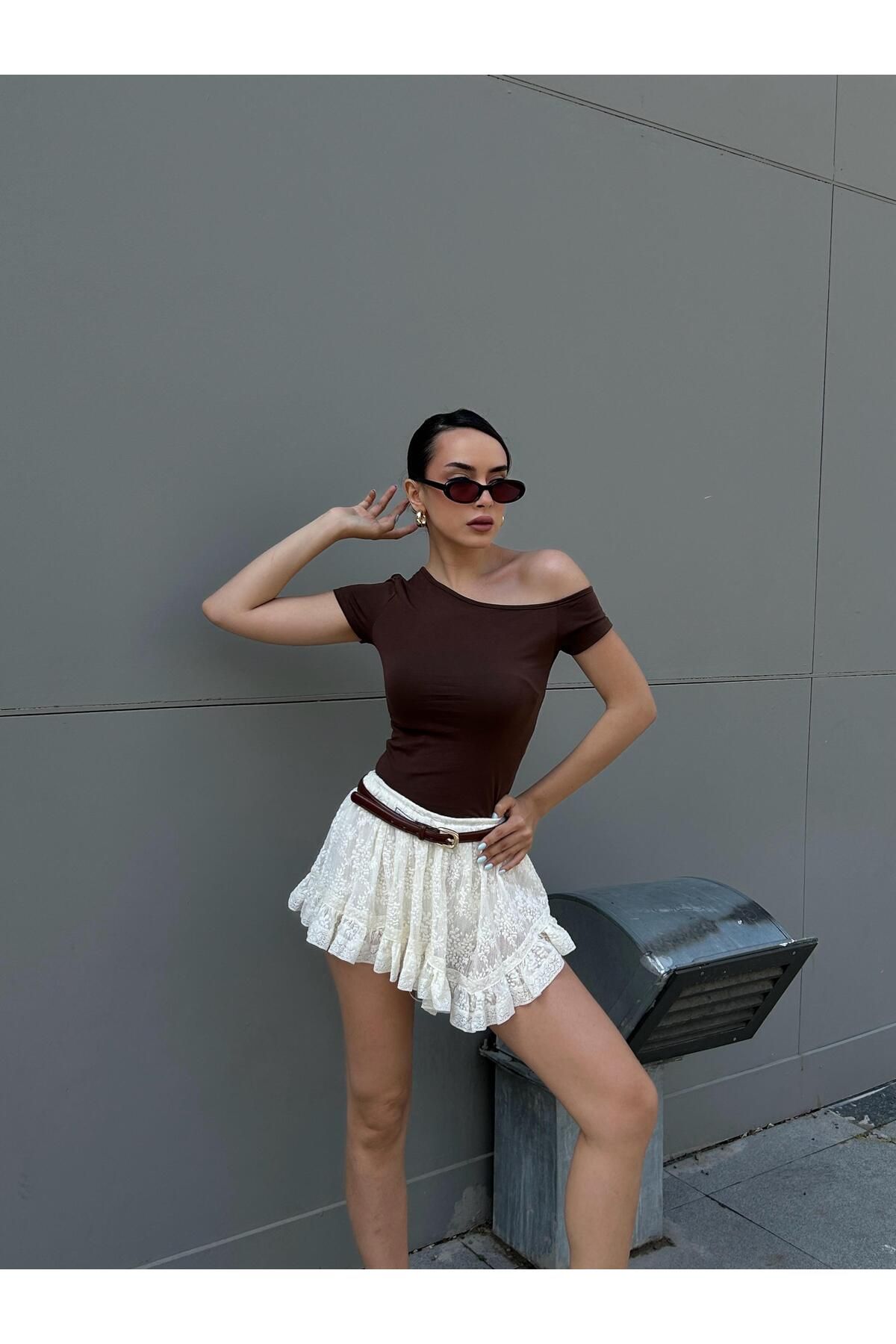 minaaise Kadın Kahve Kayık Yaka Pamuk Kumaş Kısa Kollu Body 29129
