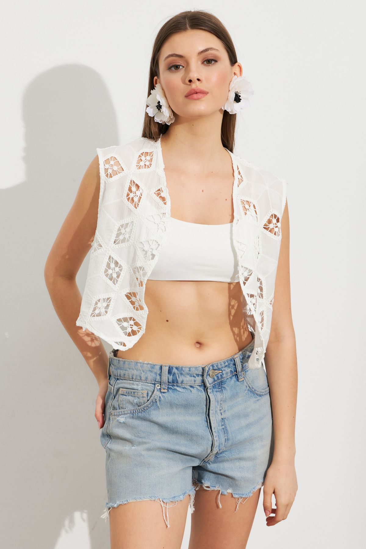 Cool & Sexy Kadın Beyaz Nakışlı Crop Yelek ZH110