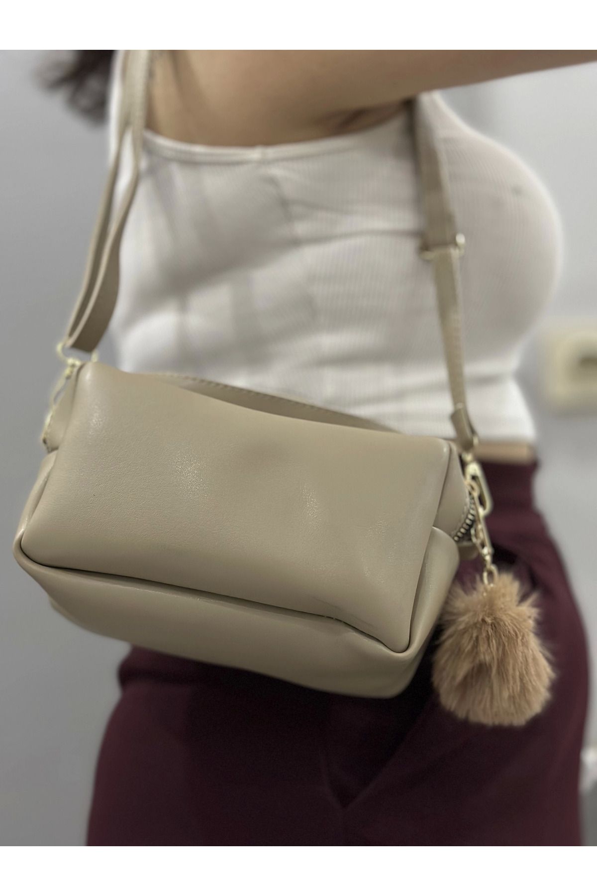 FASHIONLINE Ponpon vizon cilt çanta