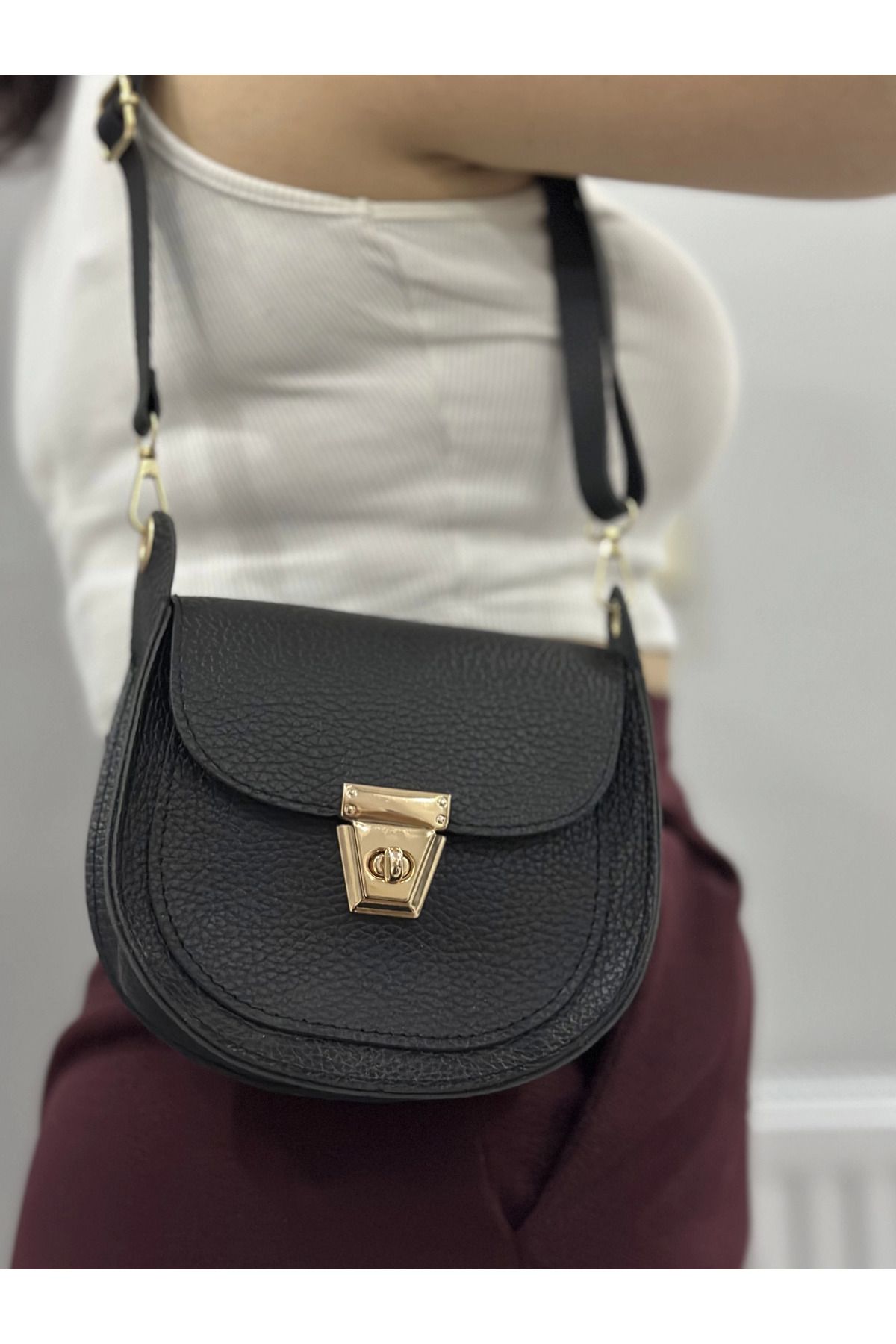 FASHIONLINE Klasik kapaklı siyah cilt çanta