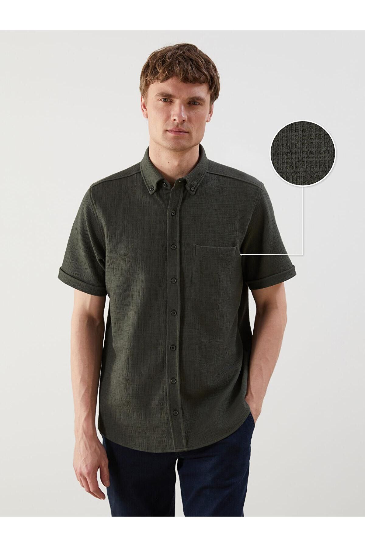 LC Waikiki LCWAIKIKI Classic Regular Fit Kısa Kollu Poplin Erkek Dokulu Gömlek (S5)