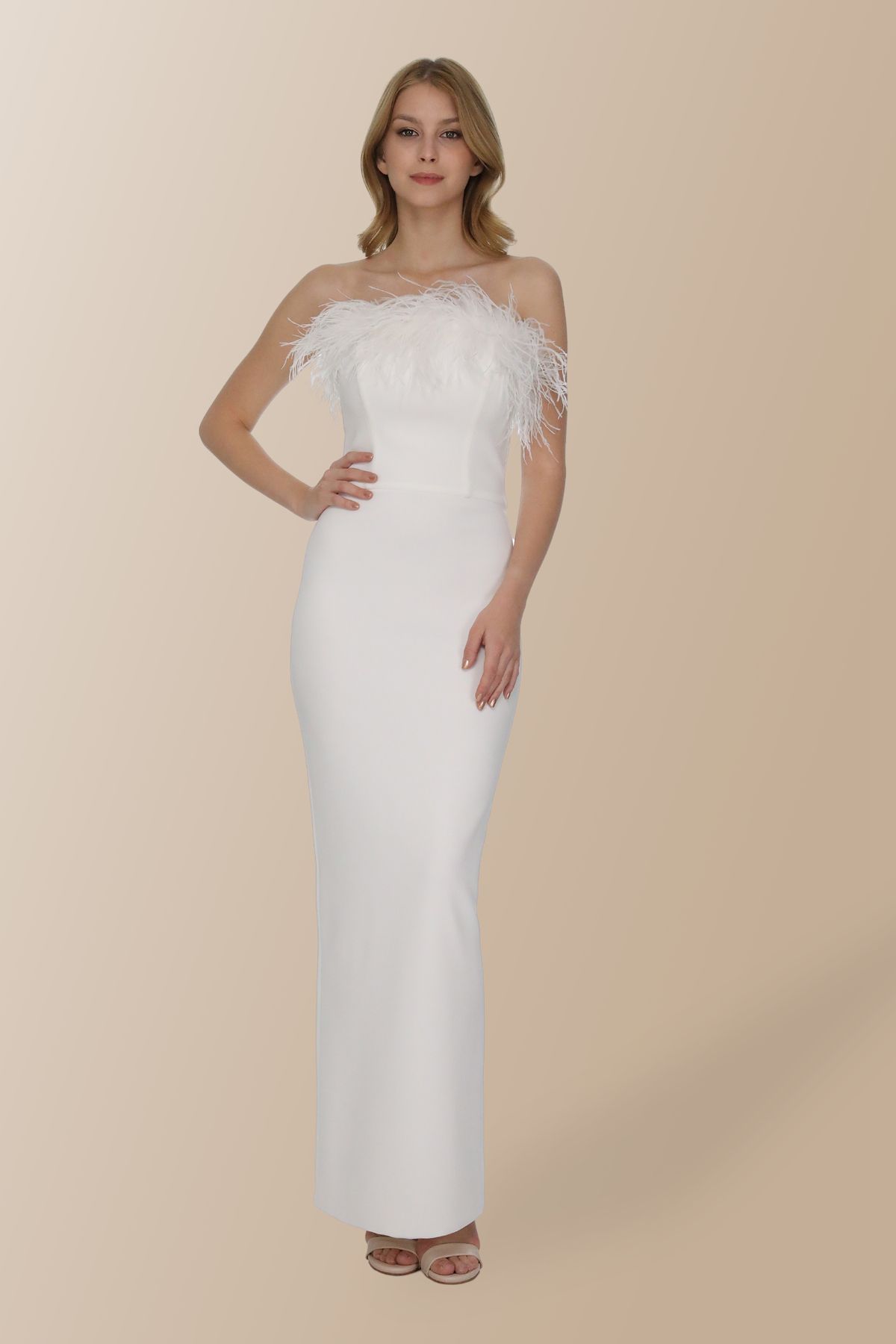 Elif Naz Moda Evi beyaz otriş detaylı straplez uzun elbise