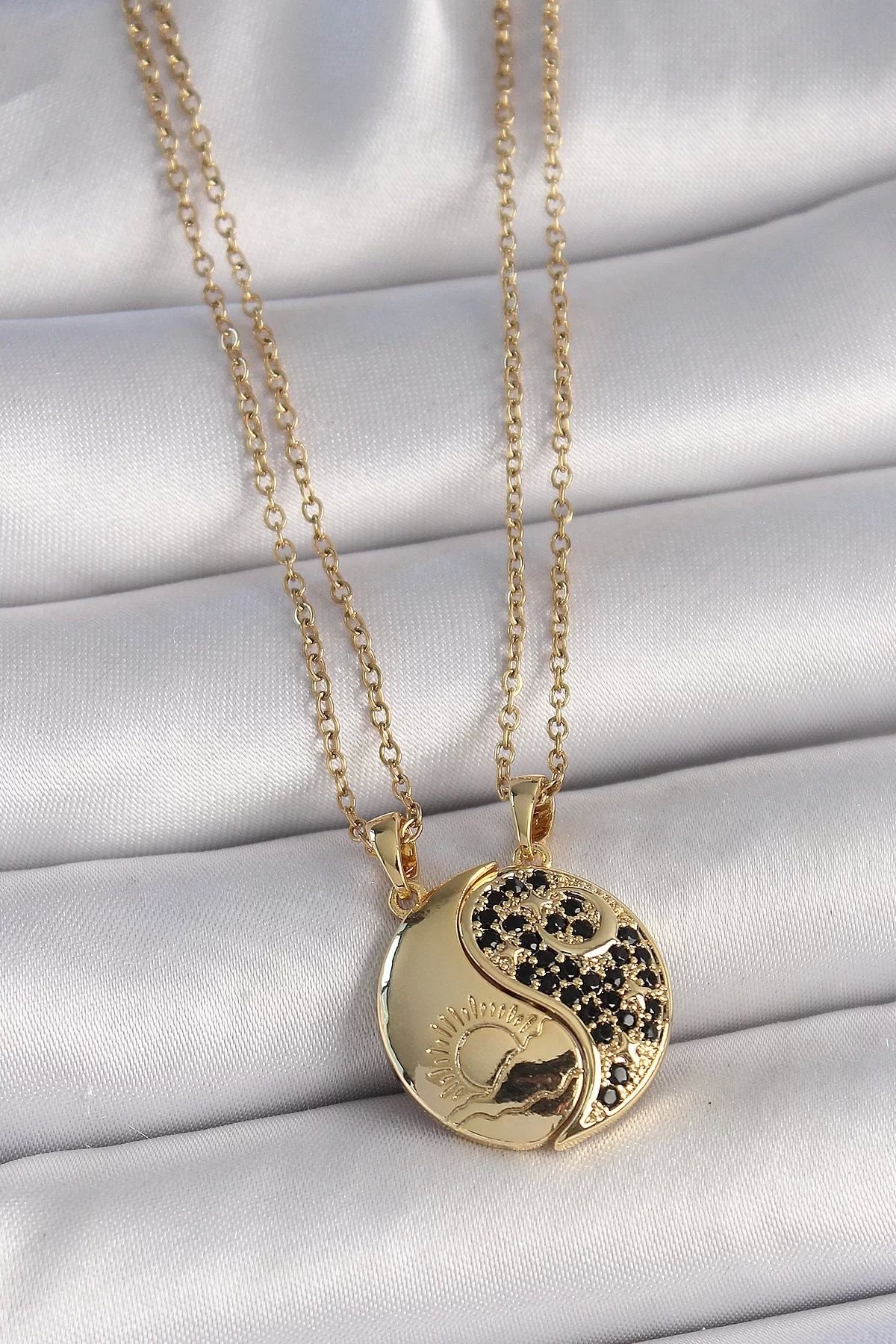 Clariss 316L Çelik Gold Renk Zincir Zirkon Taşlı Ying Yang Model Gün Batımı İşlemeli Arkadaşlık Kadın Kolye