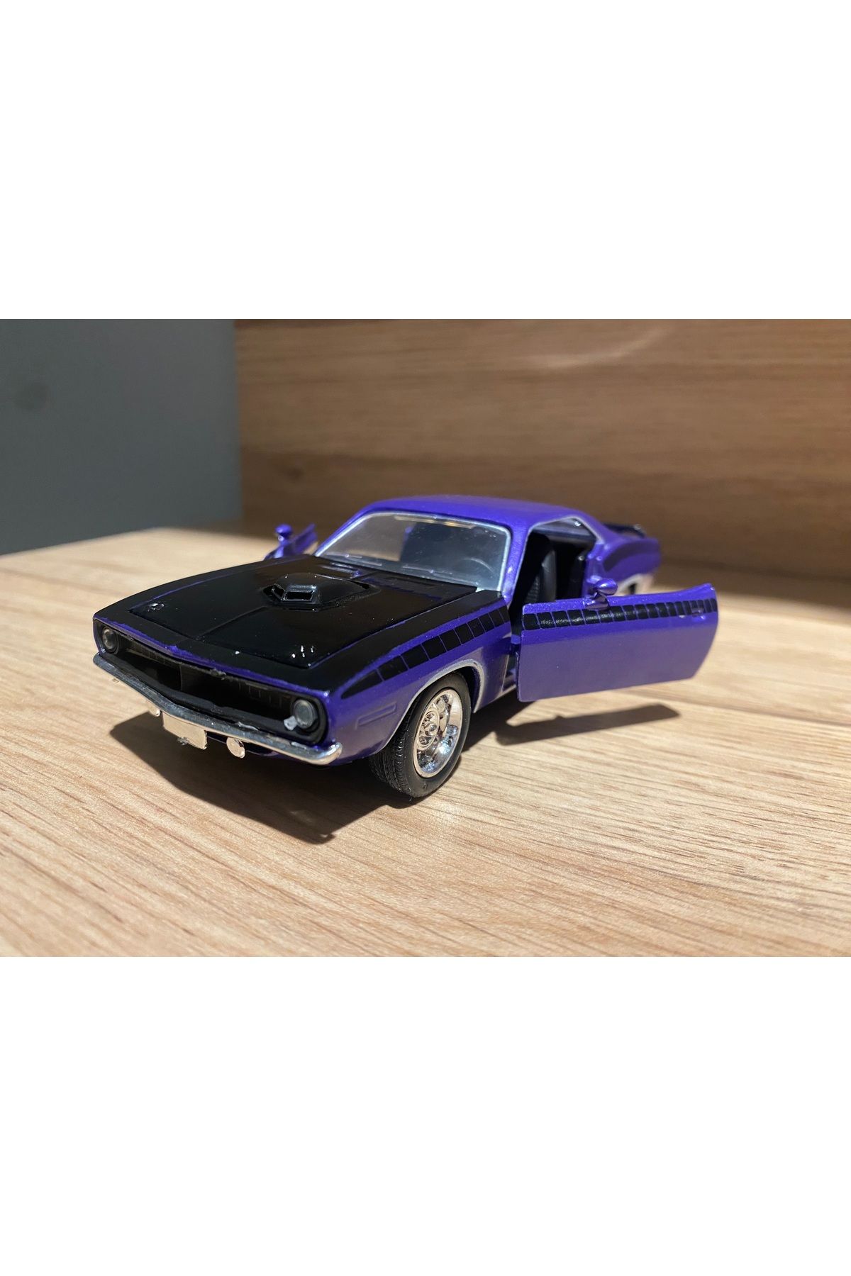 liss çarşı Klasik 1970 PLYMOUTH CUDA Koleksiyonluk 1:32 Model Araba Kaput ve Kapılar Açılan Marka Bandrollü
