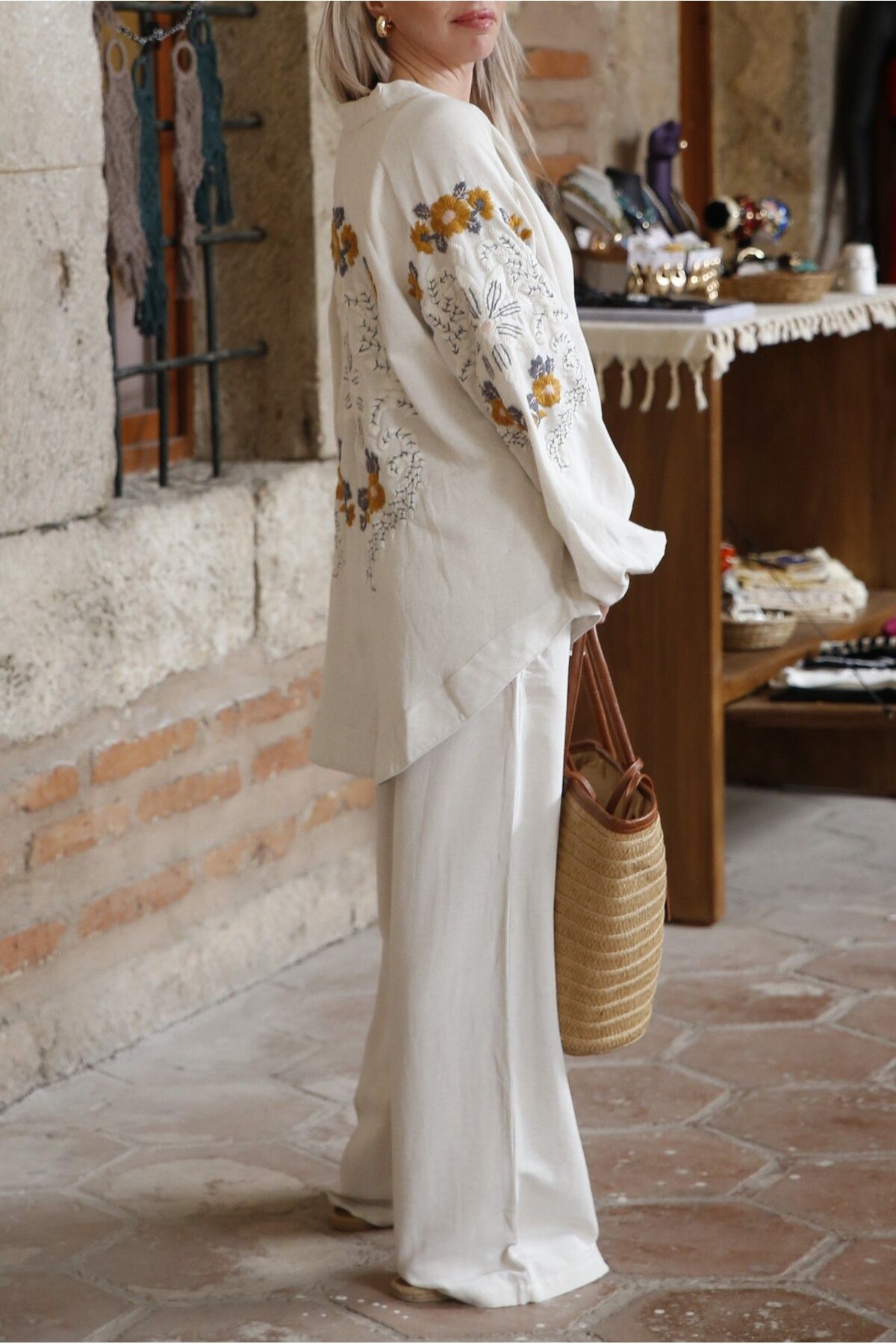 HİLALAKSESUAR10 Oversize standart beden, kolları ve arkası işlemeli, bej renk, kimono, ceket