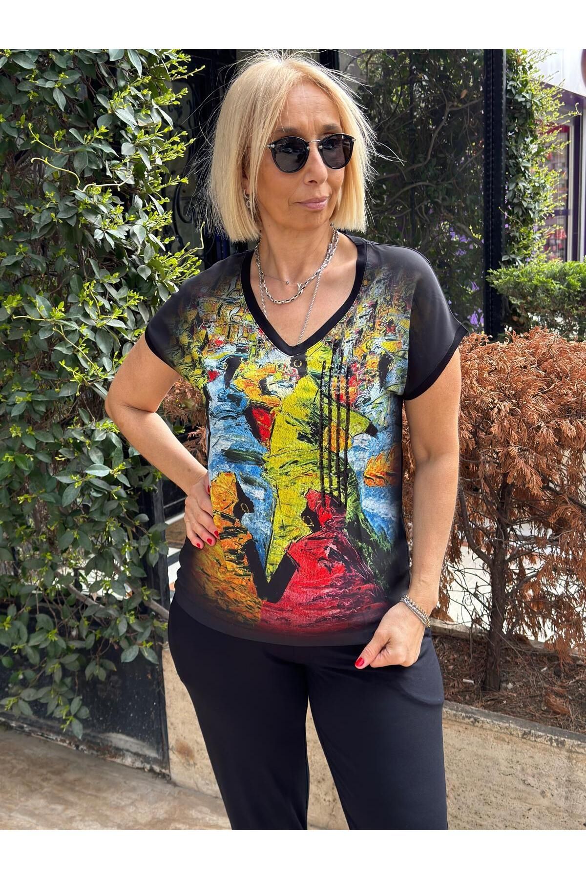 DAIDO Dijital Baskılı V Yaka Dikey Nakışlı Tshirt