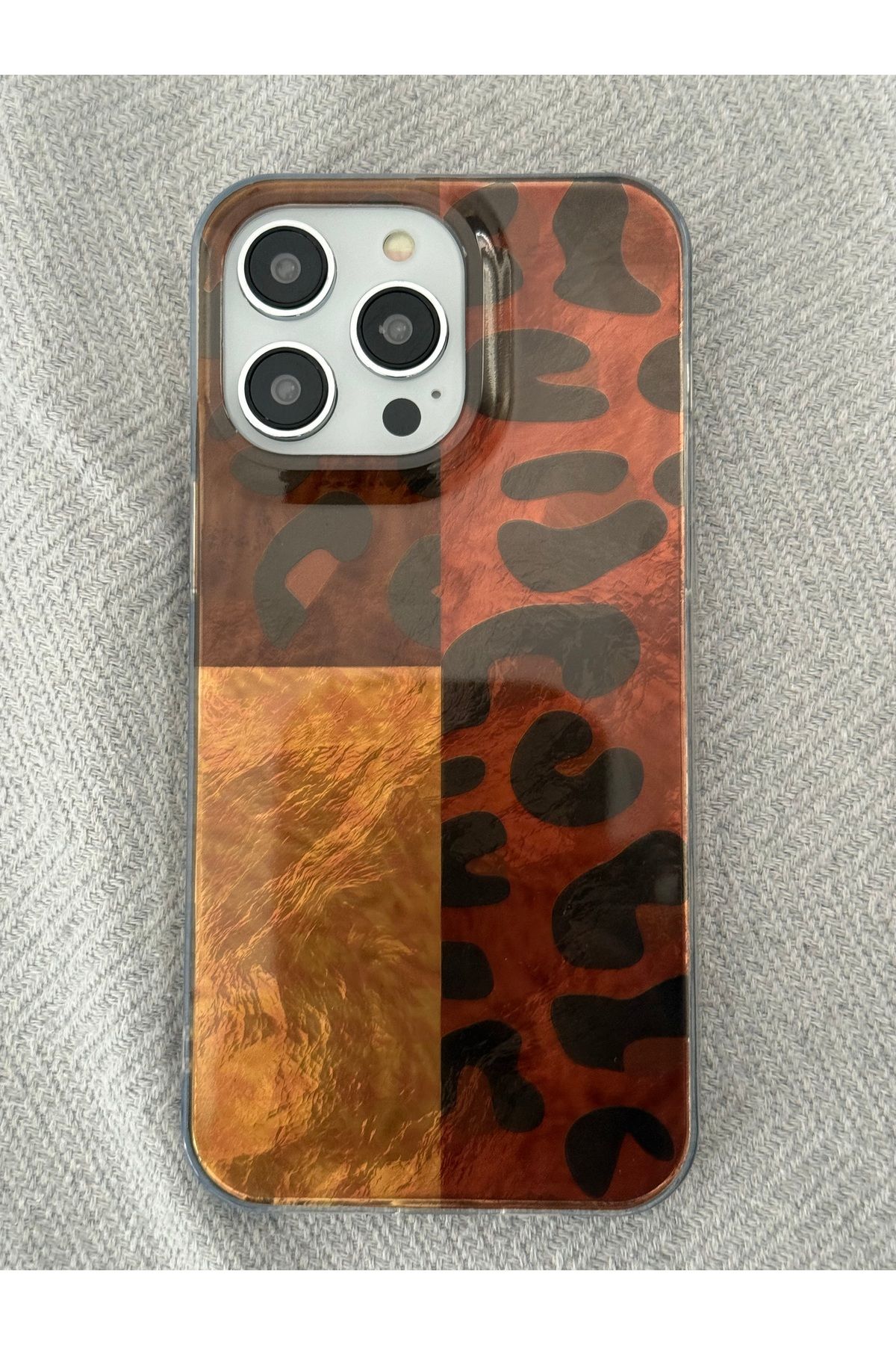FİŞNEİLETİŞİM İPHONE 14 PROMAX/15 PROMAX UYUMLU DESENLİ LEOPARLI KILIF 2