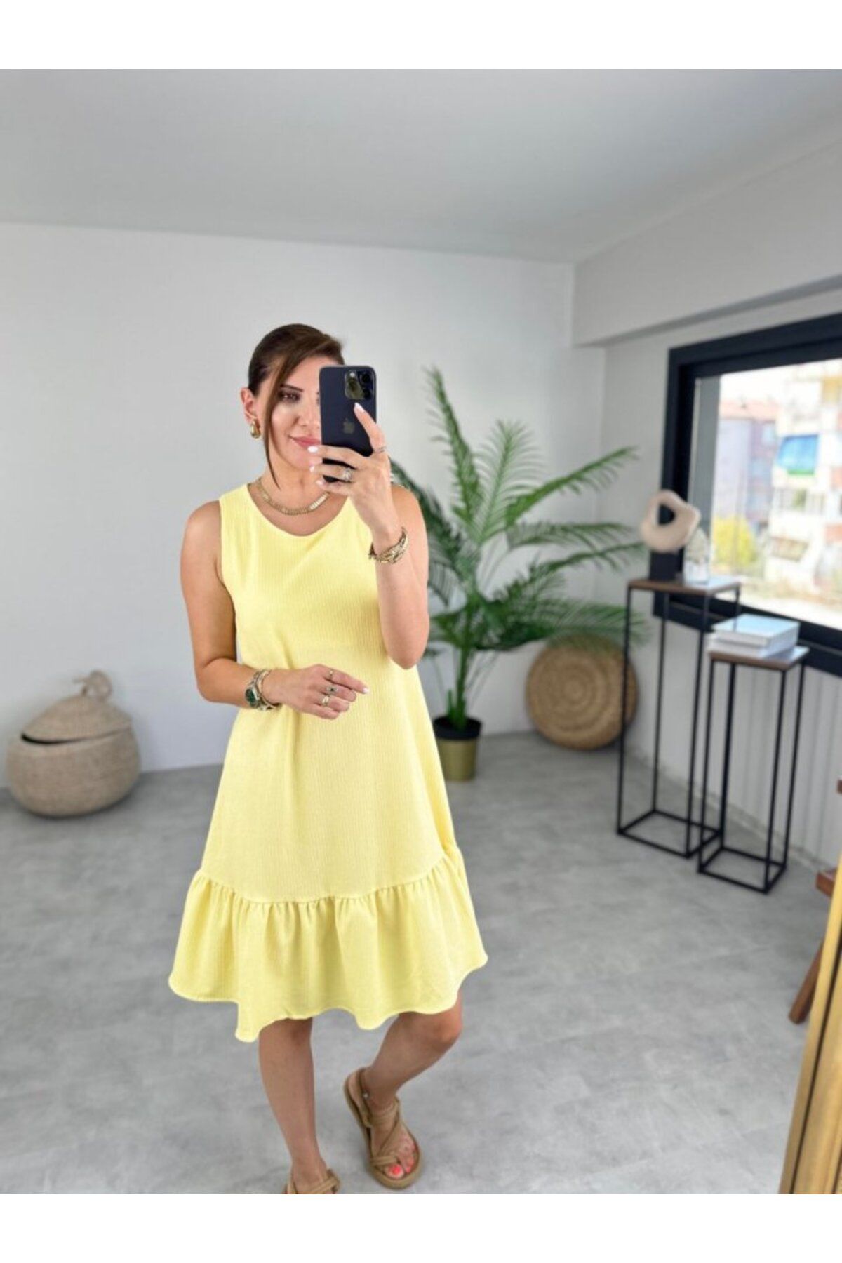 velmorafashion Kadın Bürümcük Kumaş Eteği Fırfır Detaylı Sıfır Kol Elbise