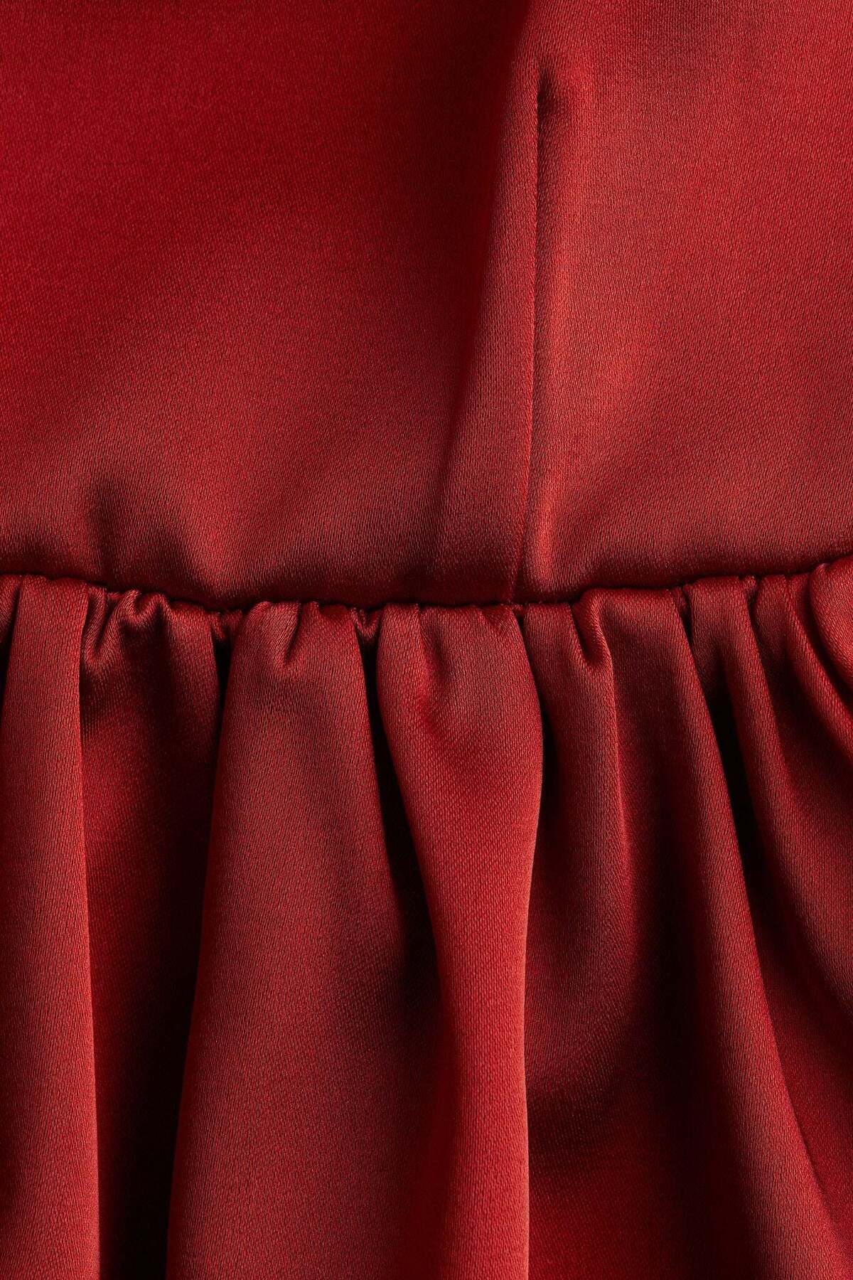 H&M-بلوزة بأشرطة بيبلوم 1