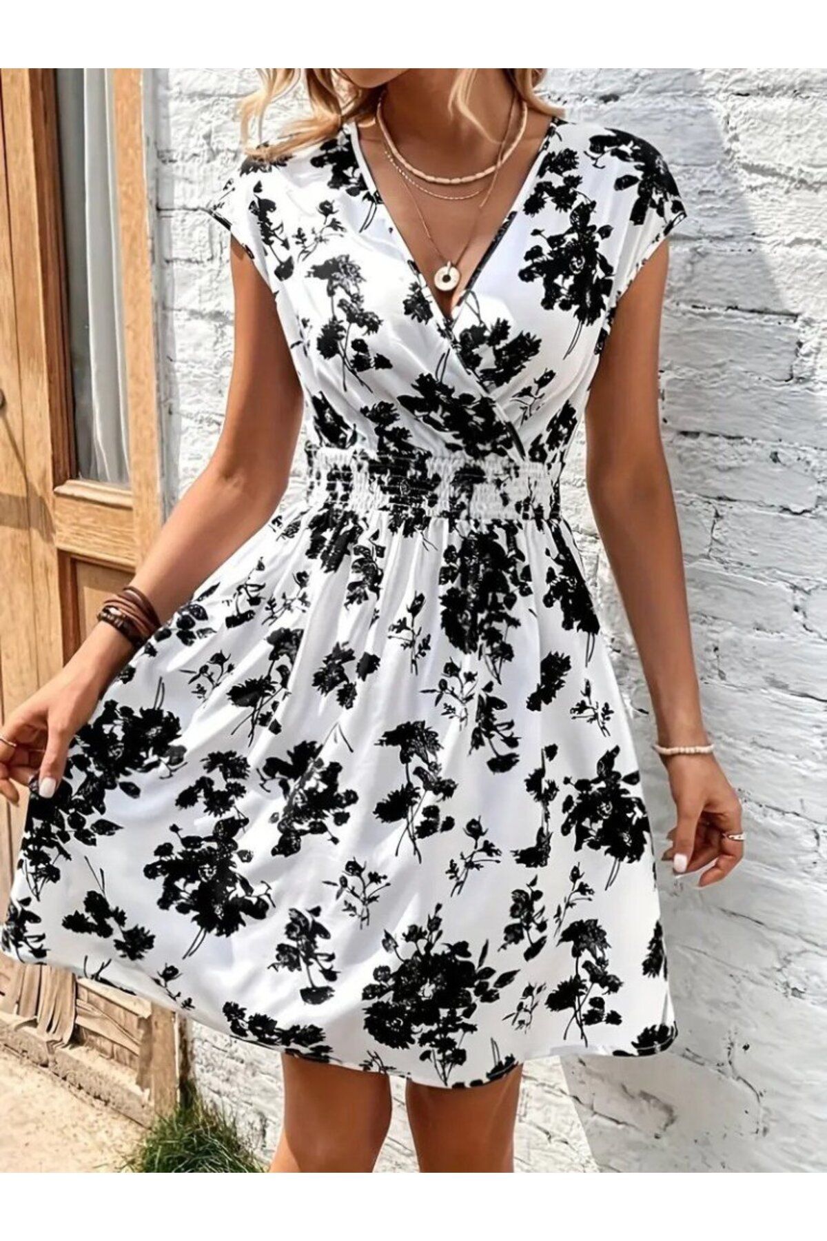 Masspera Kruvaze Yaka Çiçekli Desen Beli Gipeli Mini Elbise