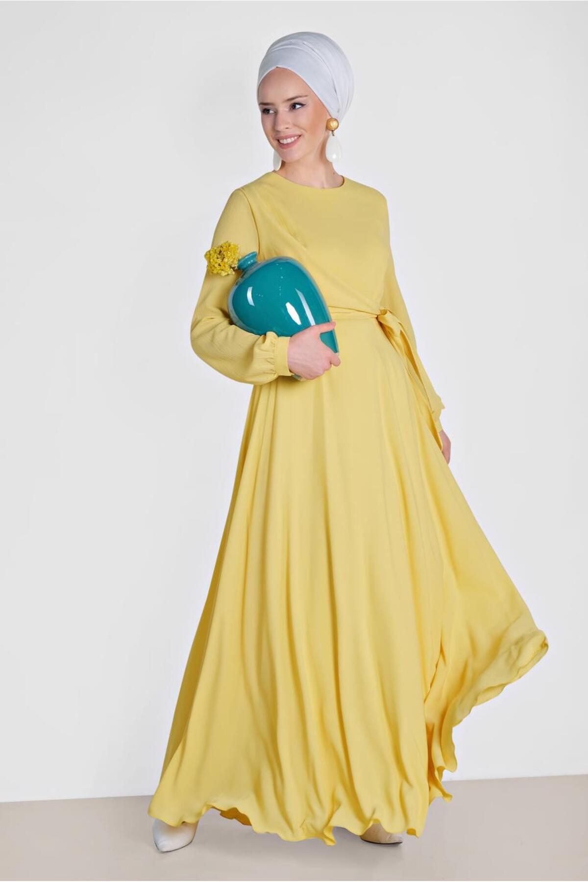 آلوینا لباس مجلسی دو دکمه کمربنددار ۴۹۲۹ آلوینا لباس مجلسی دو دکمه کمربنددار ۴۹۲۹