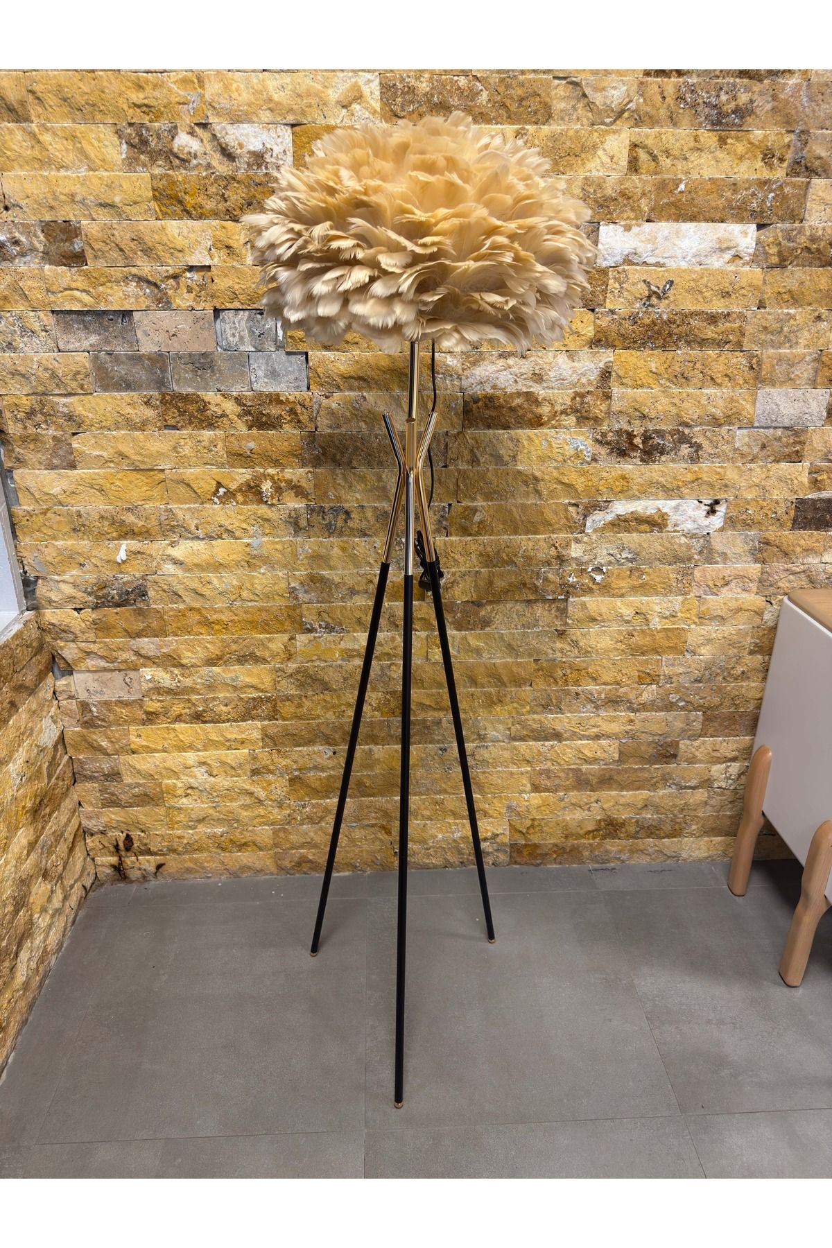 teknotrust Tripod Modern Gerçek Kuş Tüylü Metal Bal Köpüğü Lambader