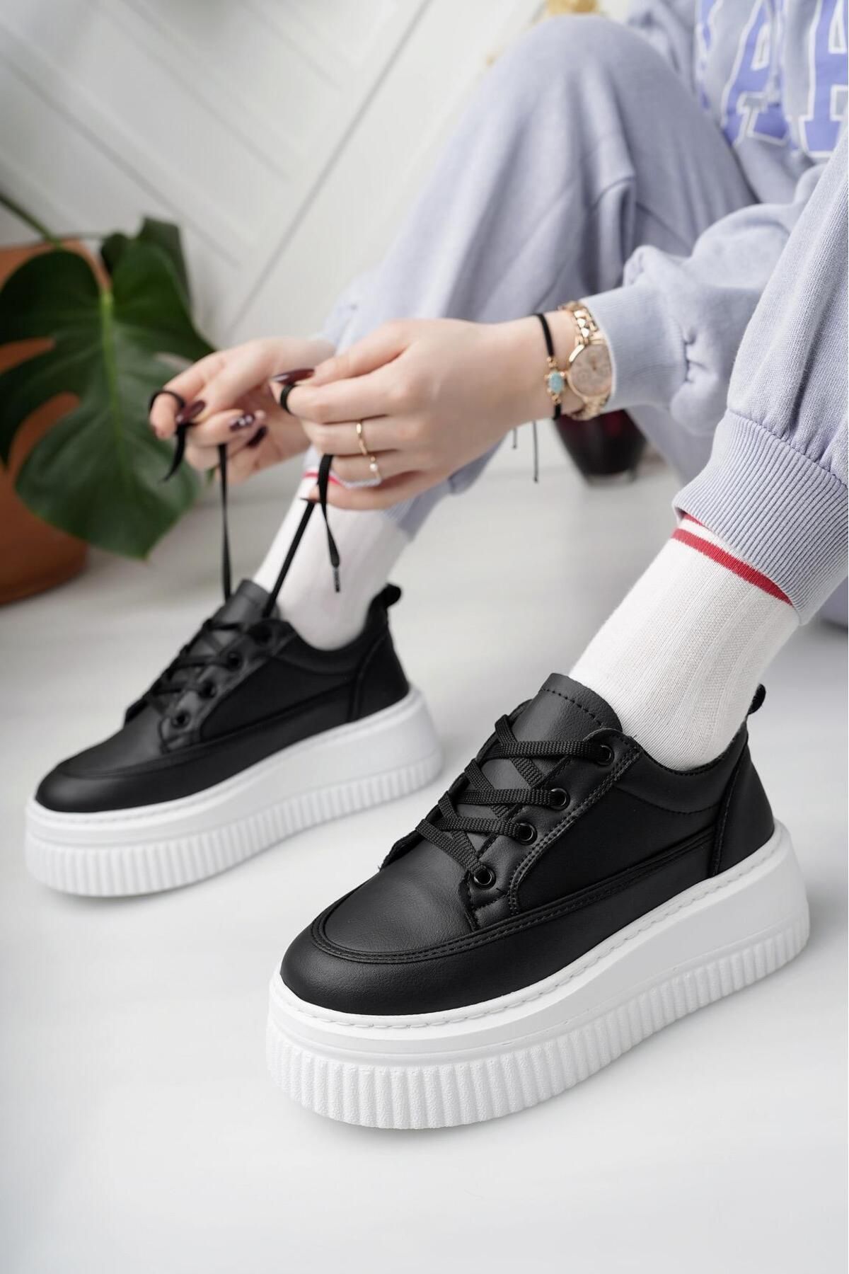 Nesil Shoes Dvm 1010 Siyah Beyaz Kalın Taban Kadın Sneakers