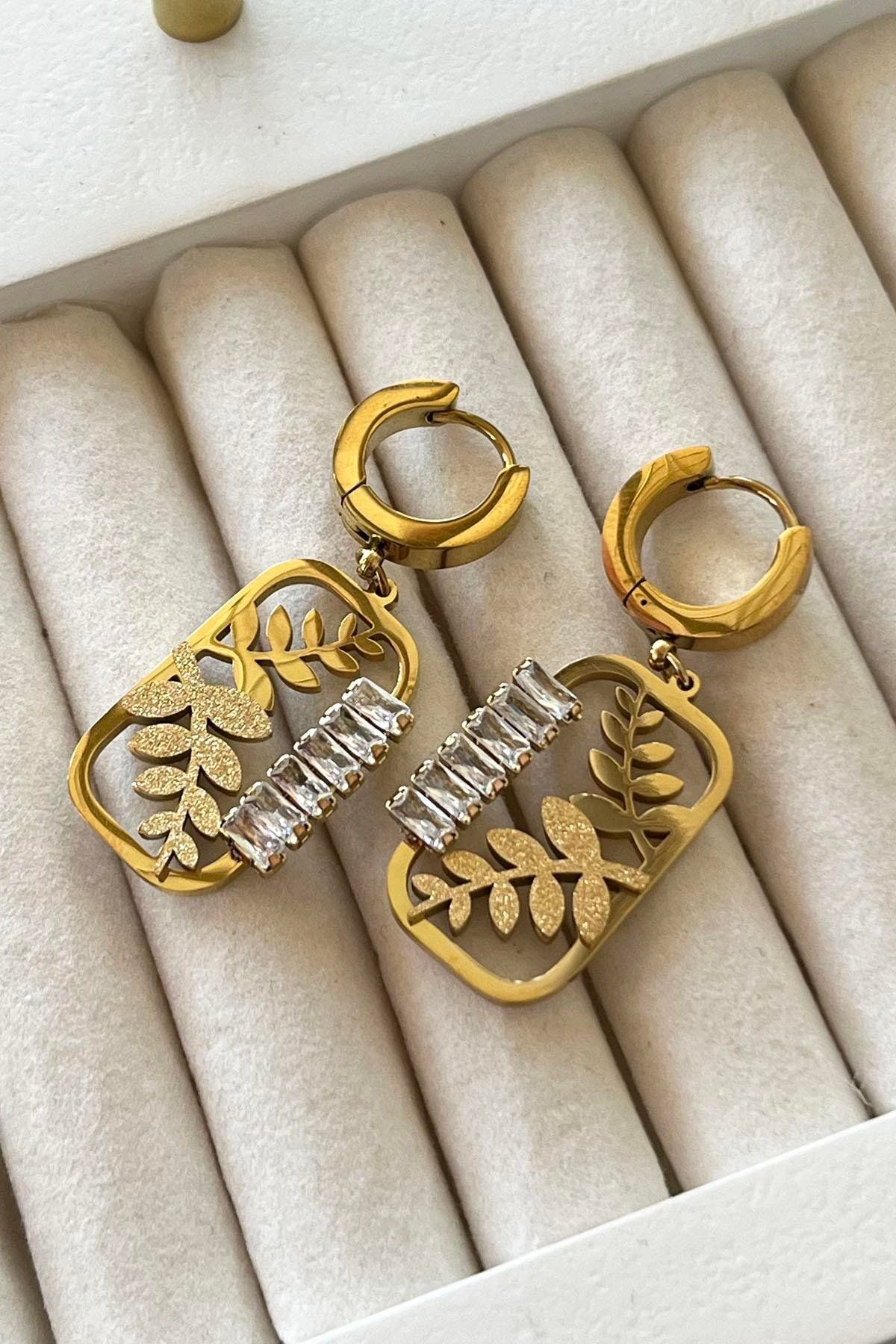 TAKIŞTIR Altın Renk Taş Detaylı Çelik Küpe (Çift)