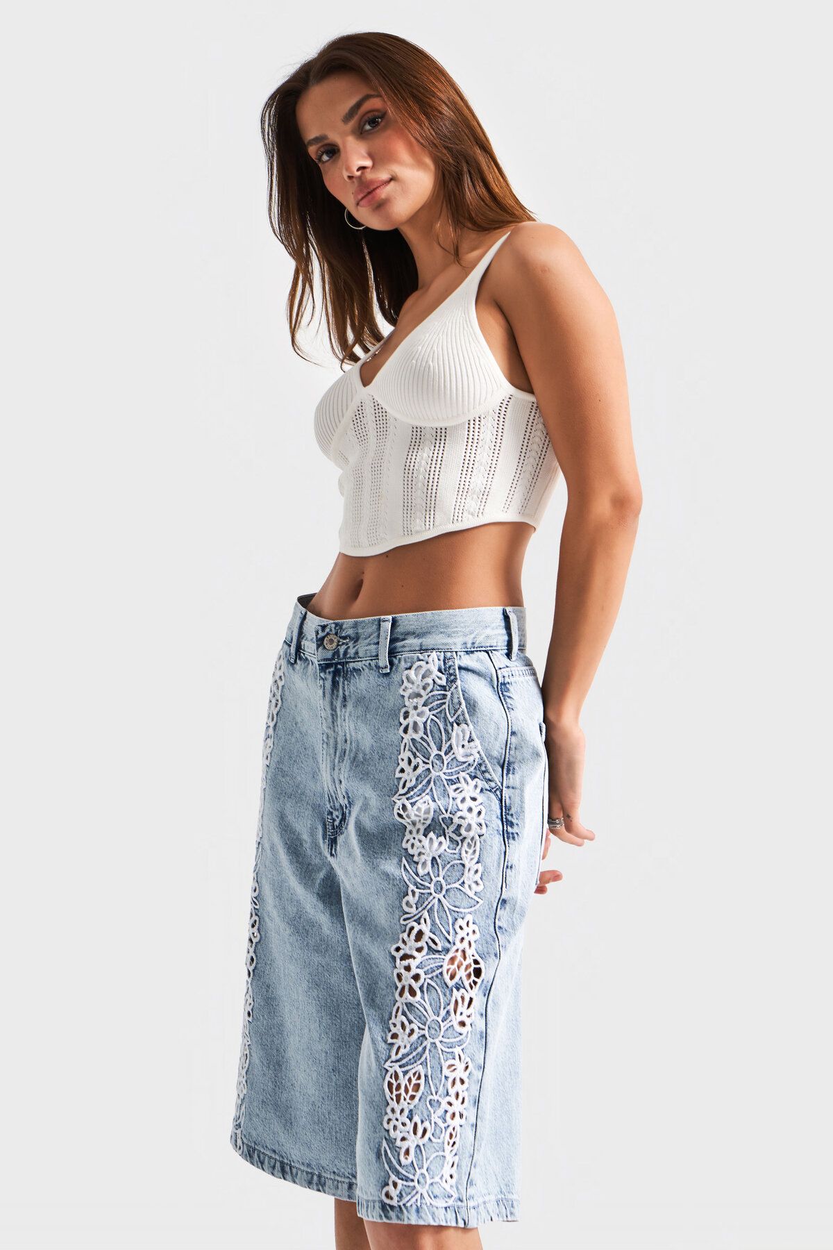 its basic Kadın Snow Kot Rengi 3s5-3 Dantel Nakışlı Maxi Boy Uzun Tasarım Denim Bermuda Şort