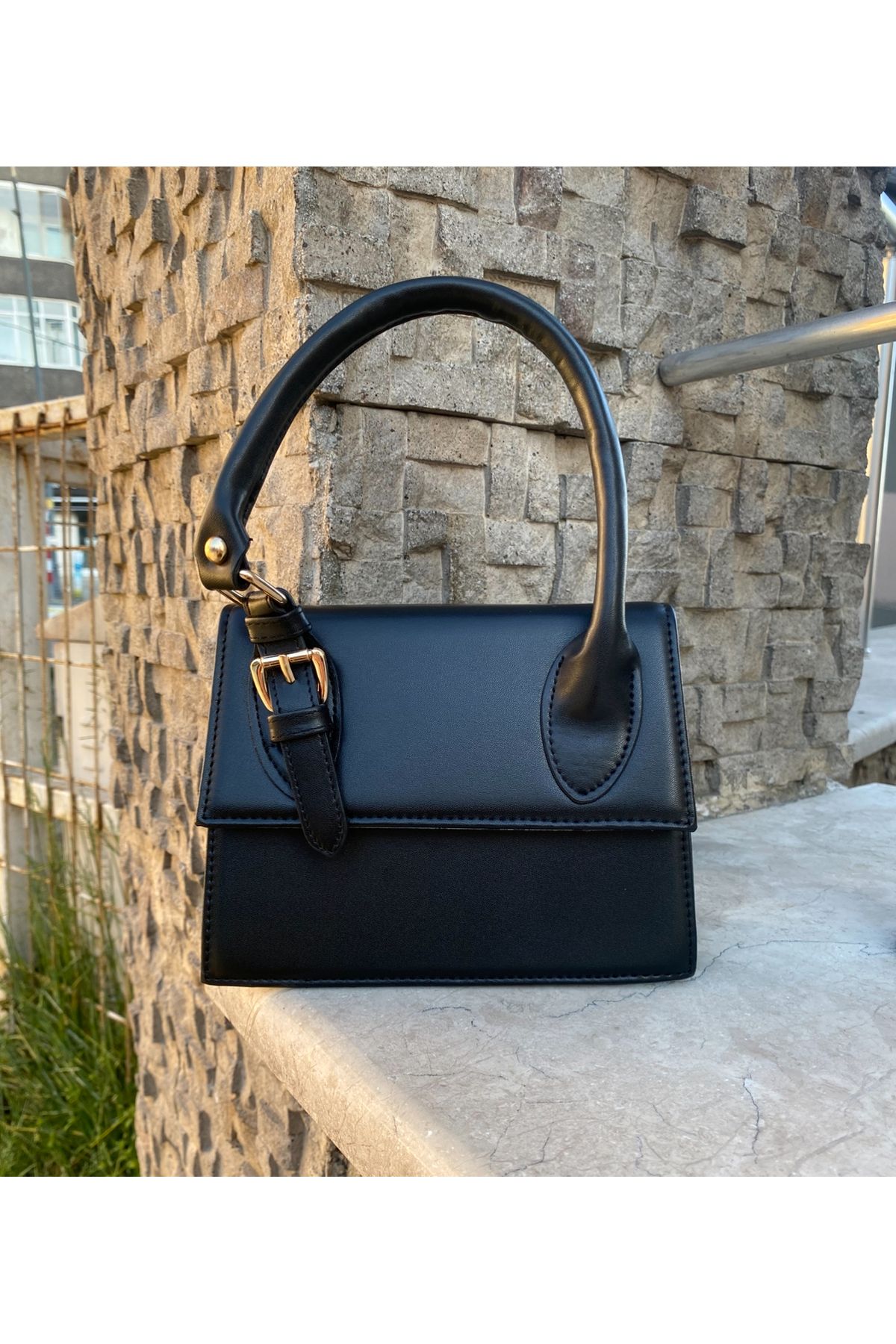 Bagliore Daylight. Bordo Vegan Deri Ayarlanabilir Askılı Kemer Tokalı Mıknatıs Kapmalı Mini Çanta