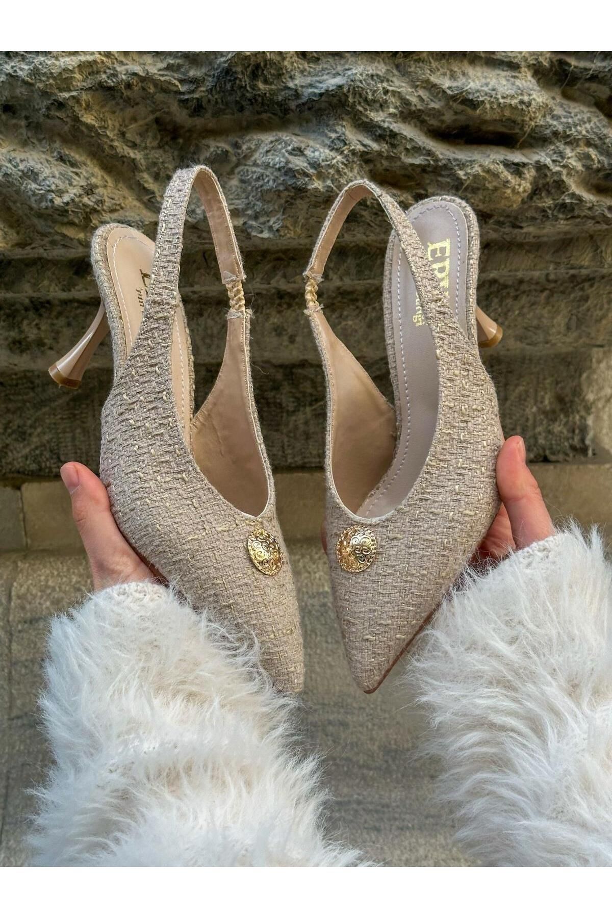 ERVANIN BUTİĞİ Bej Tüvit (Carrie) Gold Toka Detaylı Kadın Stiletto