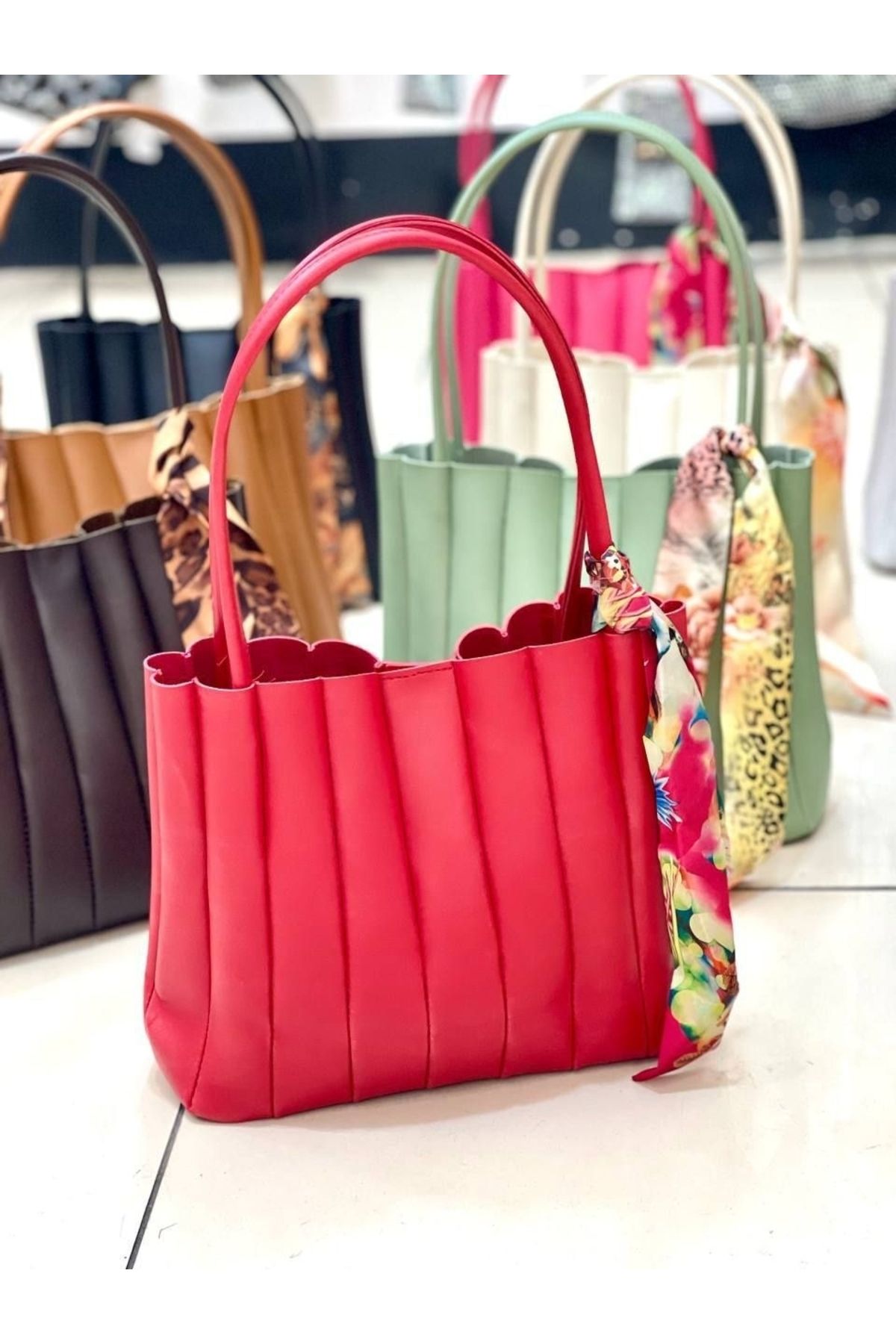 BEMİRA BAGS Garcela Yavrulu Fular Detaylı Şık Kadın Çantası