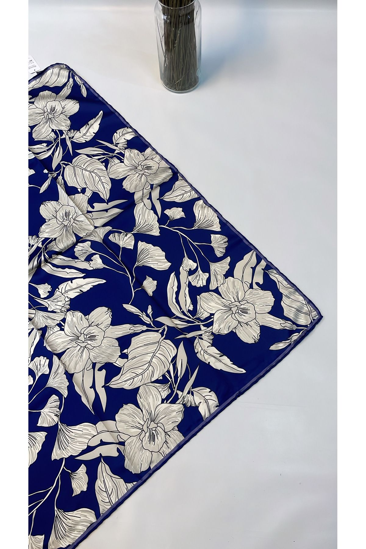 Onur Eşarp - Yeni Ürün Piramit Luxer İki Renkli İpek Görünümlü Rayon Kumaş Çiçek Desenli Moda Mağaza
