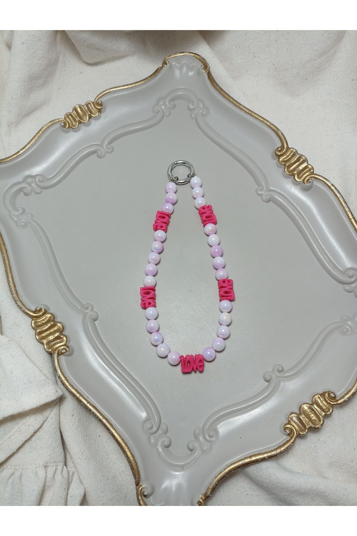 ida design store pembe inci ile fuşya love yazılı telefon ve çanta cahrmı