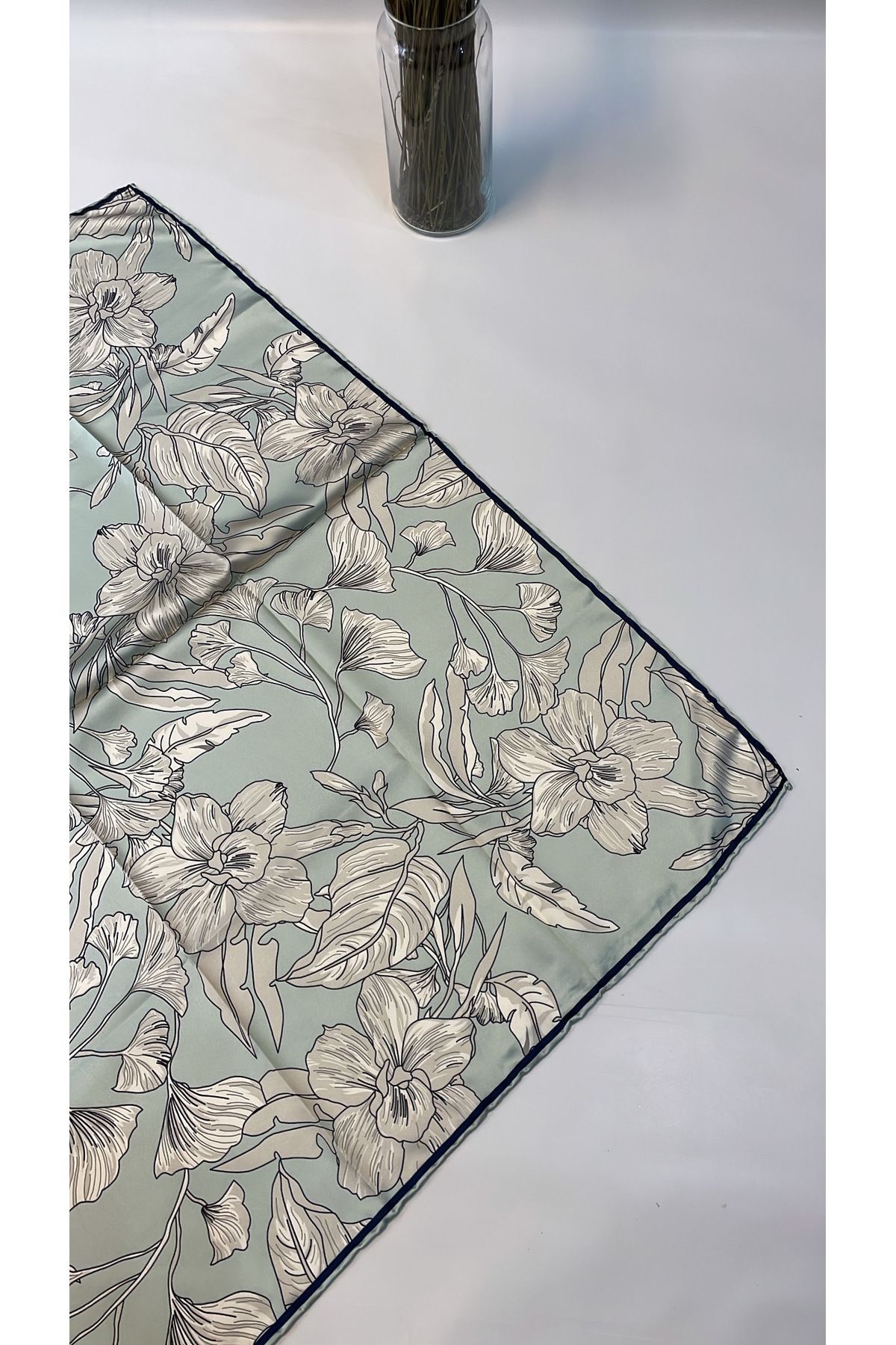 Onur Eşarp - Yeni Ürün Piramit Luxer İki Renkli İpek Görünümlü Rayon Kumaş Çiçek Desenli Moda Mağaza