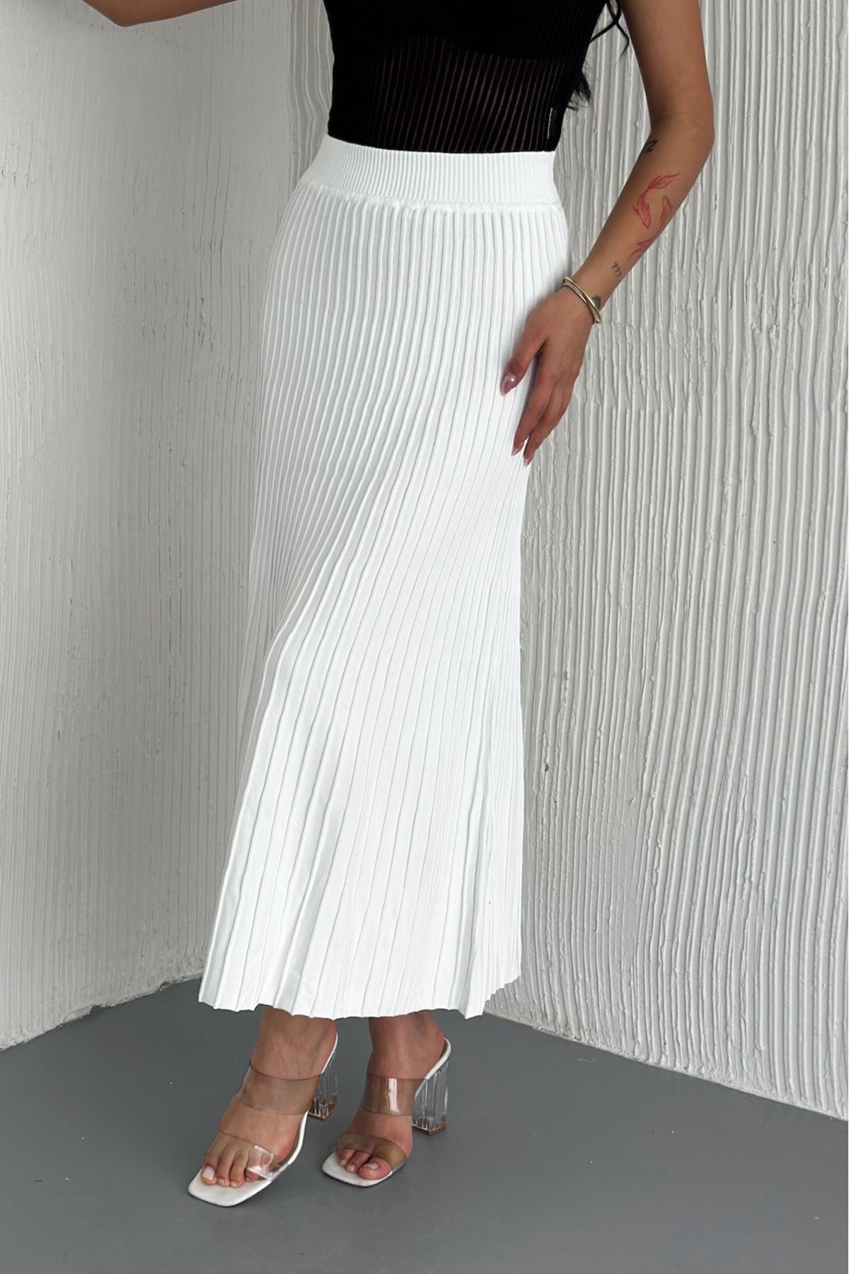 complete the look image