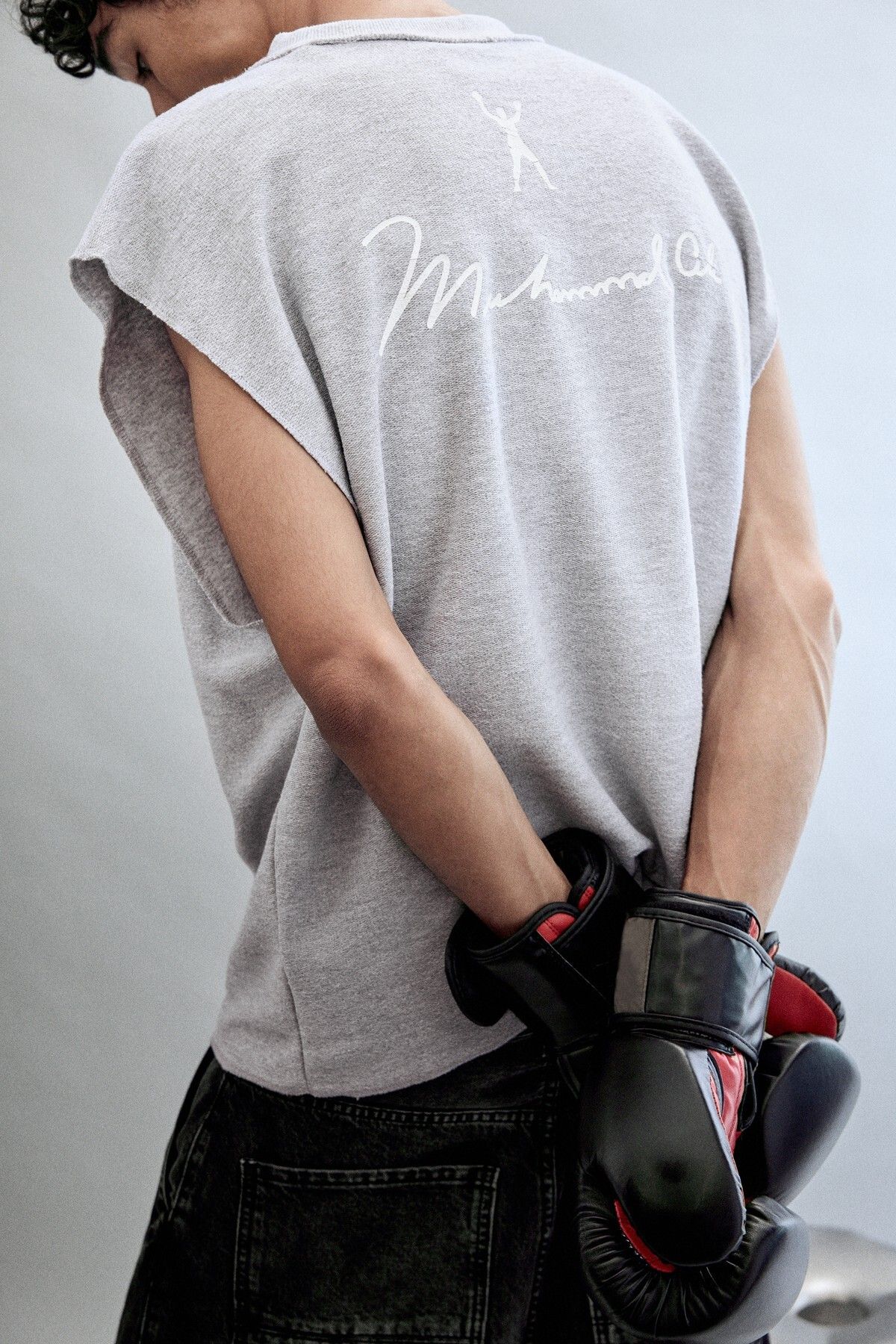 Pull & Bear Muhammad Ali yazılı ve kolsuz sweatshirt