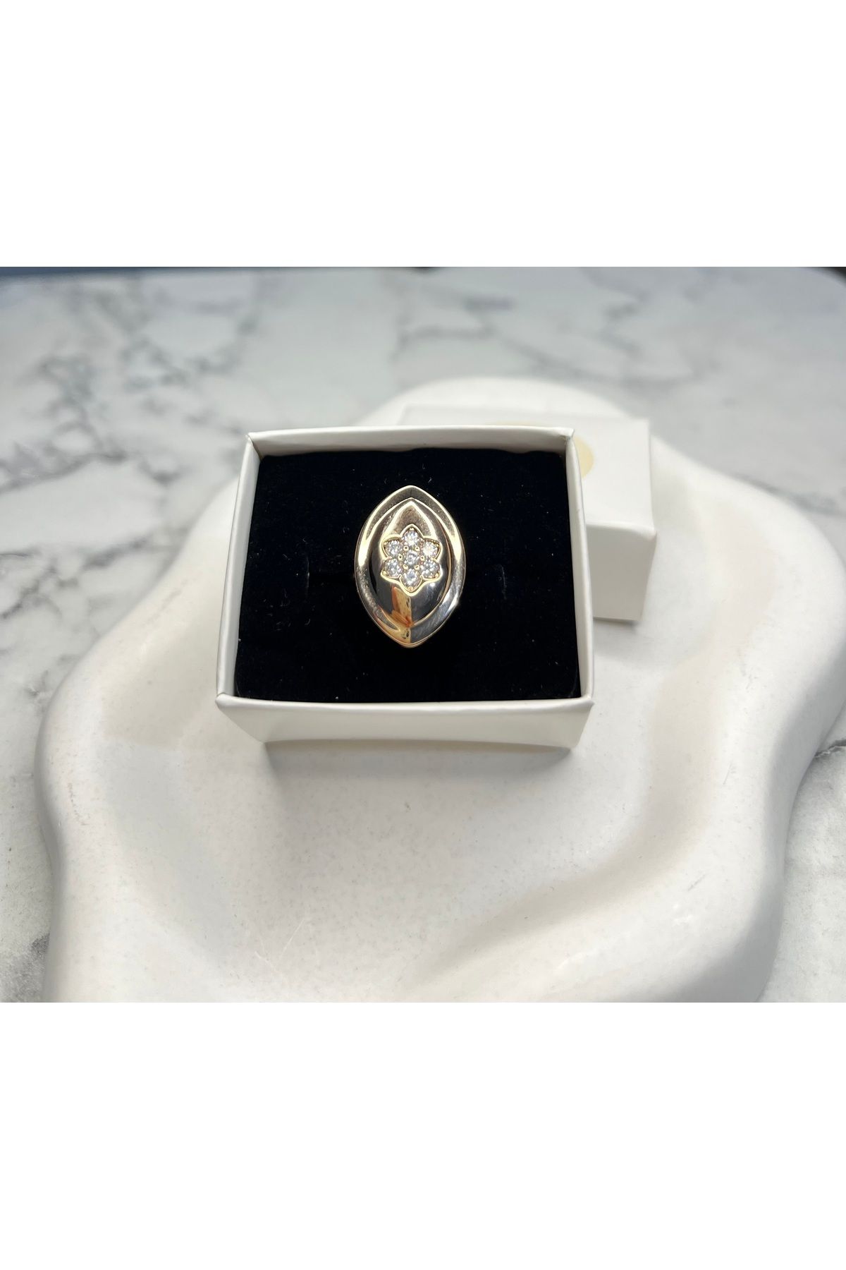 Fam&Co Jewelry Altın Kaplama Oval Yüzeyli Zirkon Taşlı Yüzük