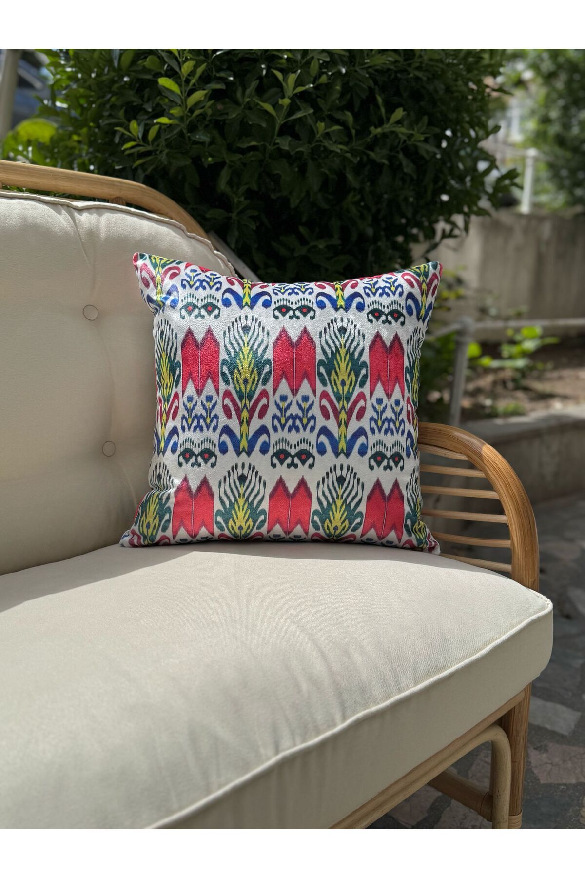 conthes İkat Görünümlü Kadife 45×45 Kare Dekoratif Kırlent Kılıfı