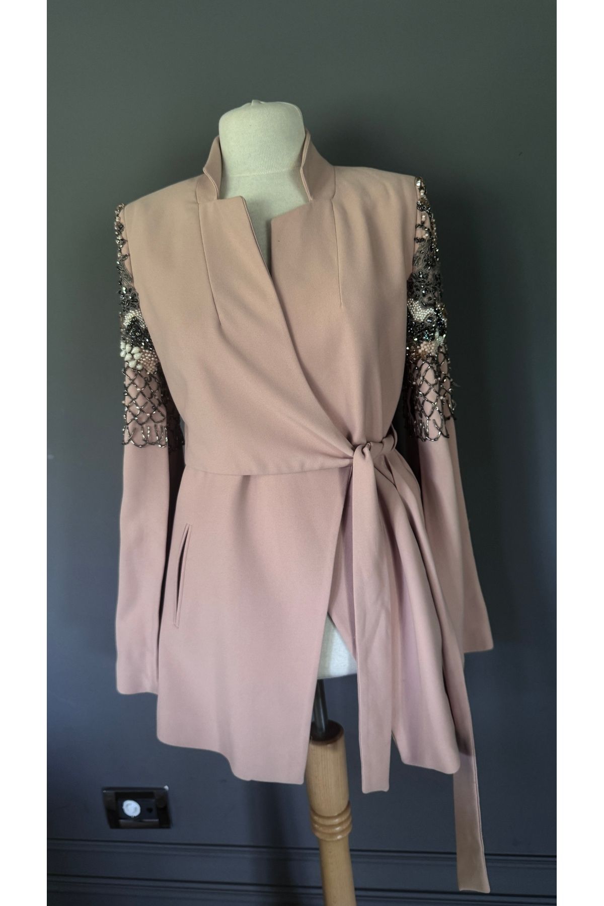 Kübra Tekin Boncuk İşlemeli Tasarım Blazer