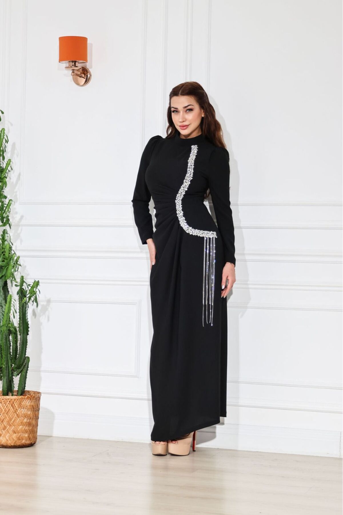 DeeD Boutique Taş Detaylı Drapeli Uzun Abiye Elbise