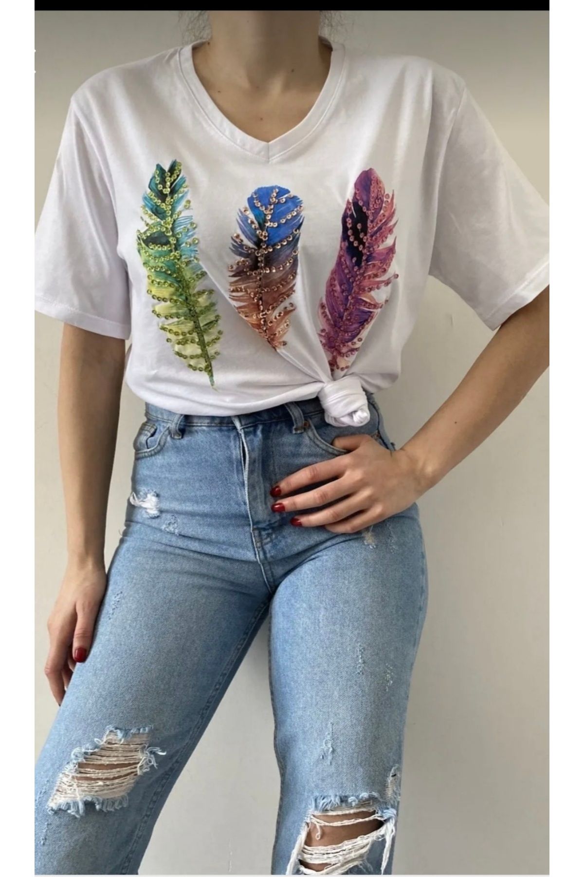 MODA Kuş tüyü taşlı V yaka %100 pamuk şık T-shirt