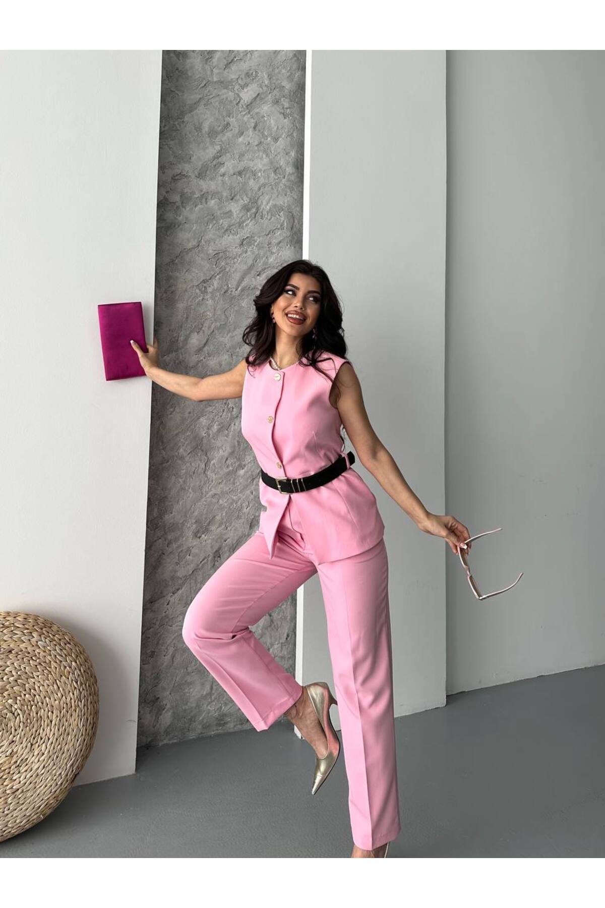 Ensemble veste et pantalon ceinturé femme rose en crêpe double importé - Görsel 3