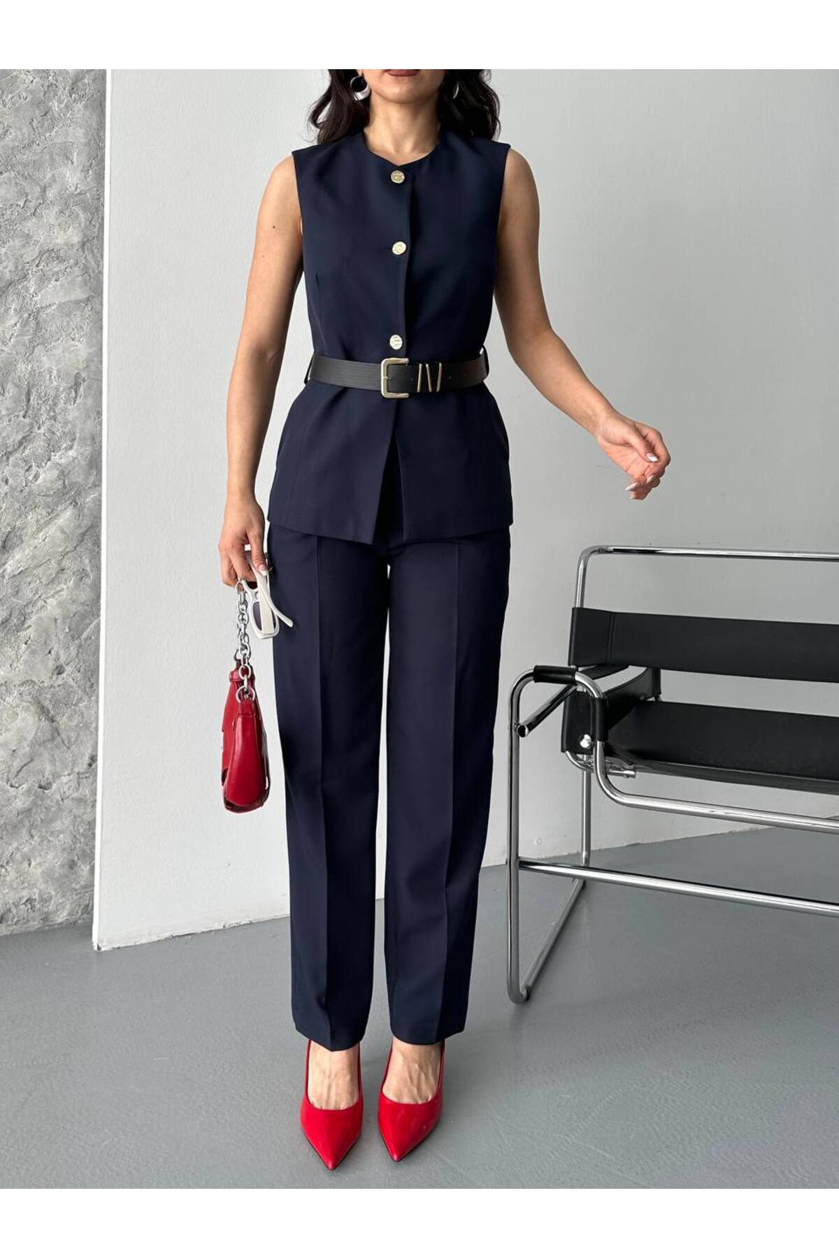 Ensemble deux pièces gilet pantalon ceinturé pour femme bleu marine - Görsel 6