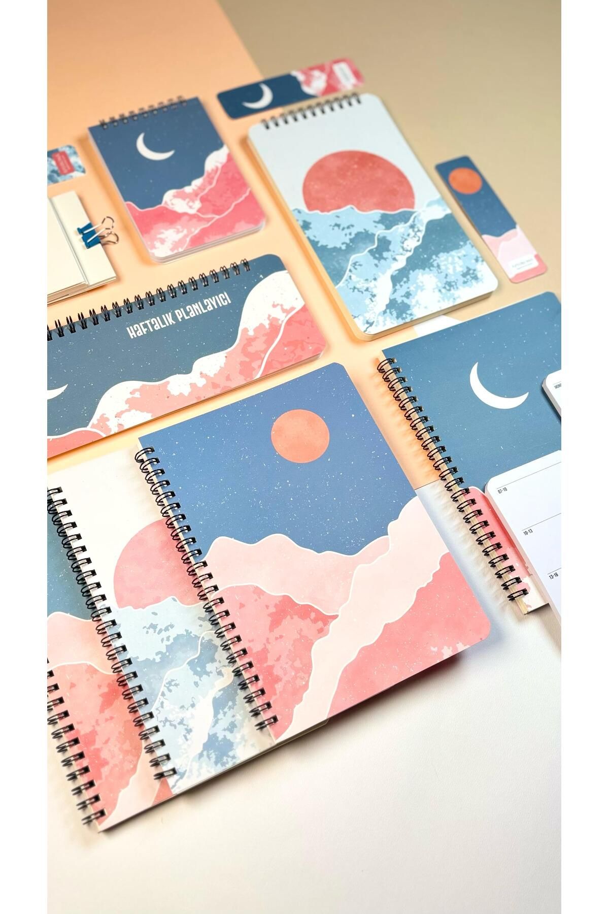 Apeirona | Limitless Art HEDİYE DEFTER KUTUSU - KIRTASİYE SETİ - 8 PARÇA - TAKVİM VE AYRAÇ HEDİYELİ